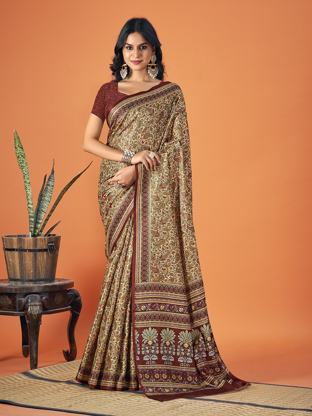 

Fashion Petals Ethnic Motifs Pashmina Digital Print Saree, Brown