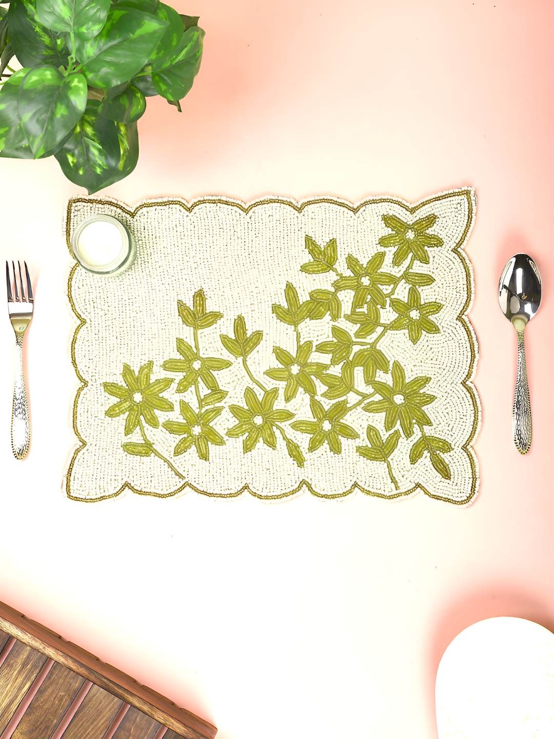 

PURINA'S White & Green Floral Embellished Rectangle Table Placemats