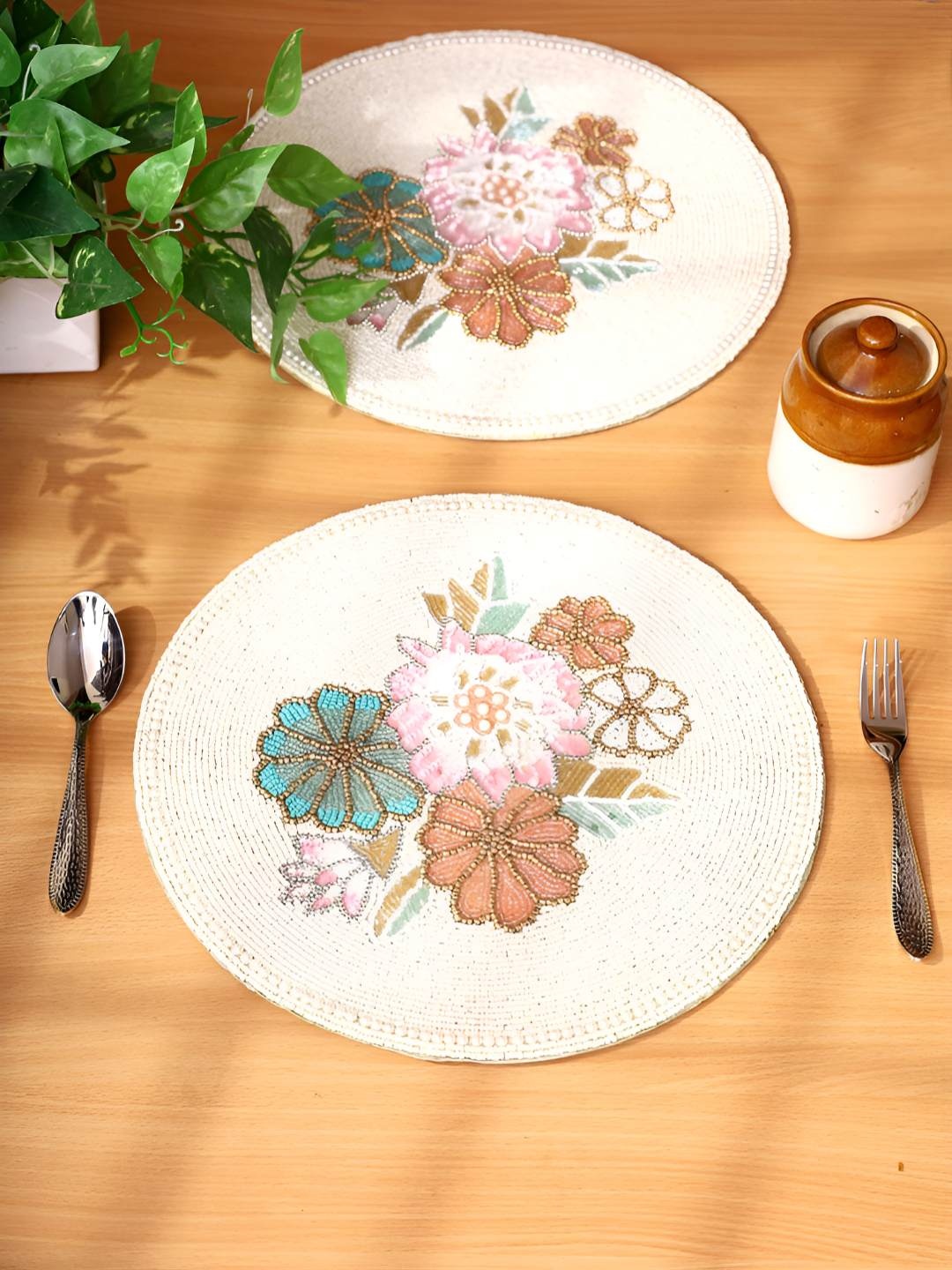 

PURINA'S White & Green 2 Pieces Beaded Table Placemats
