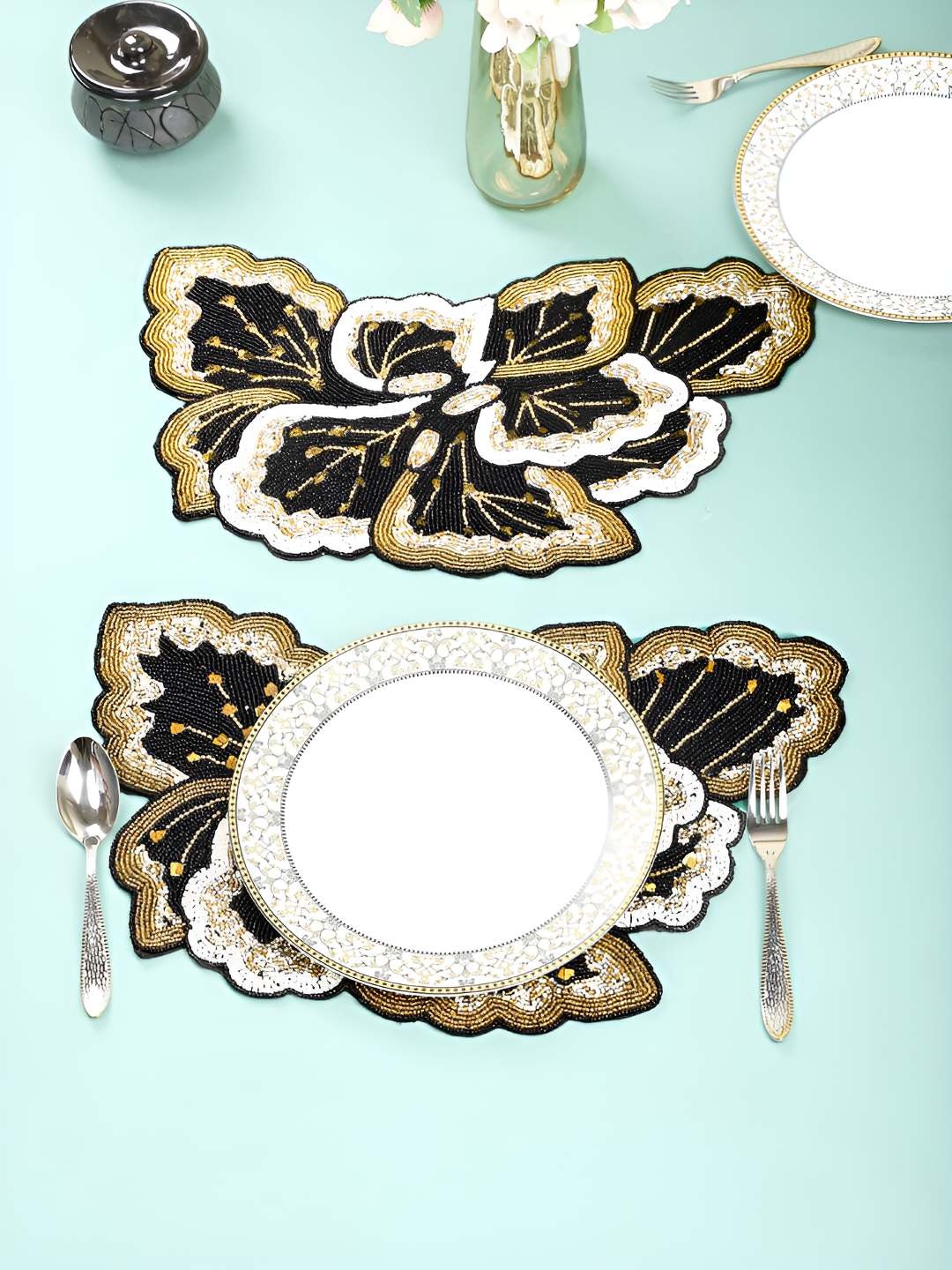 

PURINA'S Black & White 2 Pieces Floral Embellished Table Placemats