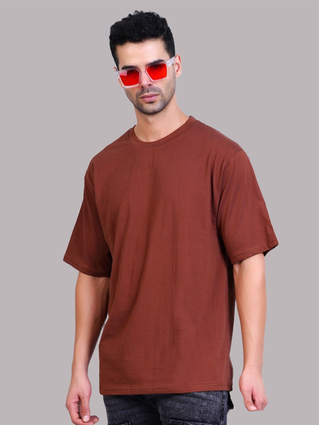

THE HOLLANDER Men Round Neck Solid Oversized T-shirt, Brown