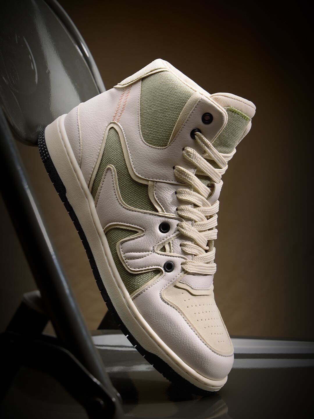 

The Souled Store Men Off White Round Toe Comfort Insole Lightweight Canvas Sneakers