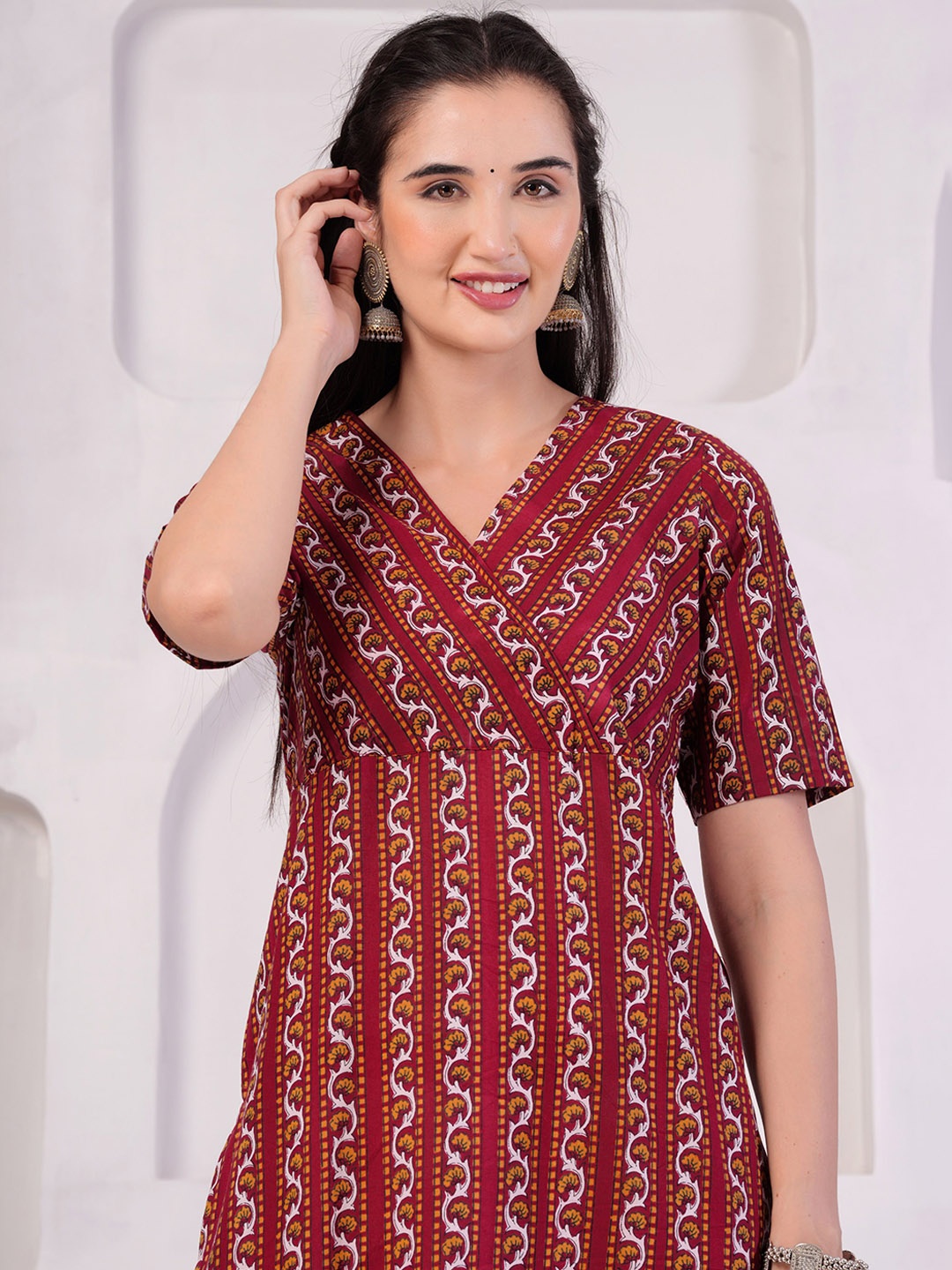 

CRENOL THREADS Geometric Printed V Neck Cotton Straight Kurta, Maroon