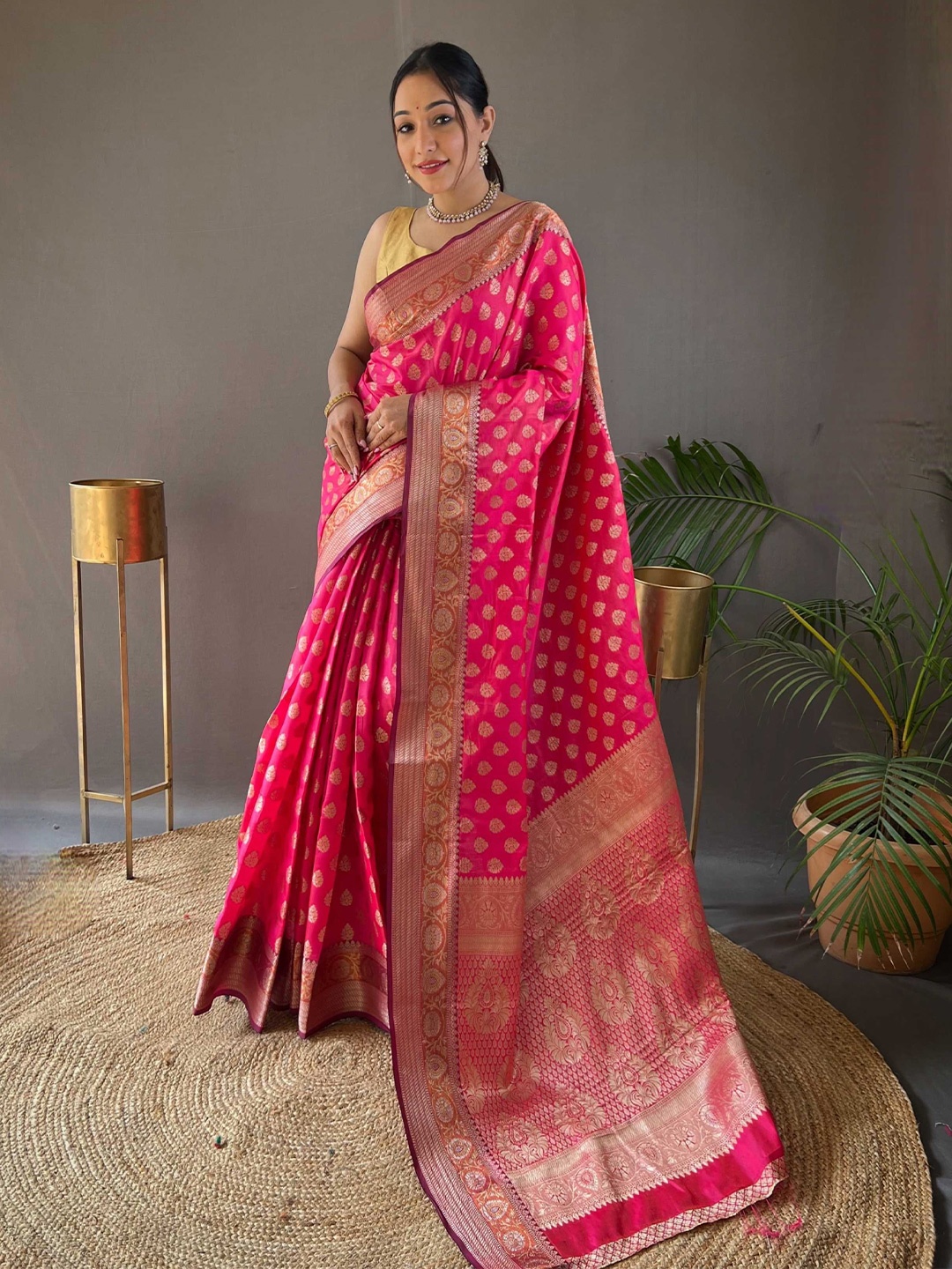 

Panzora Woven Design Zari Banarasi Saree With Blouse Piece, Pink