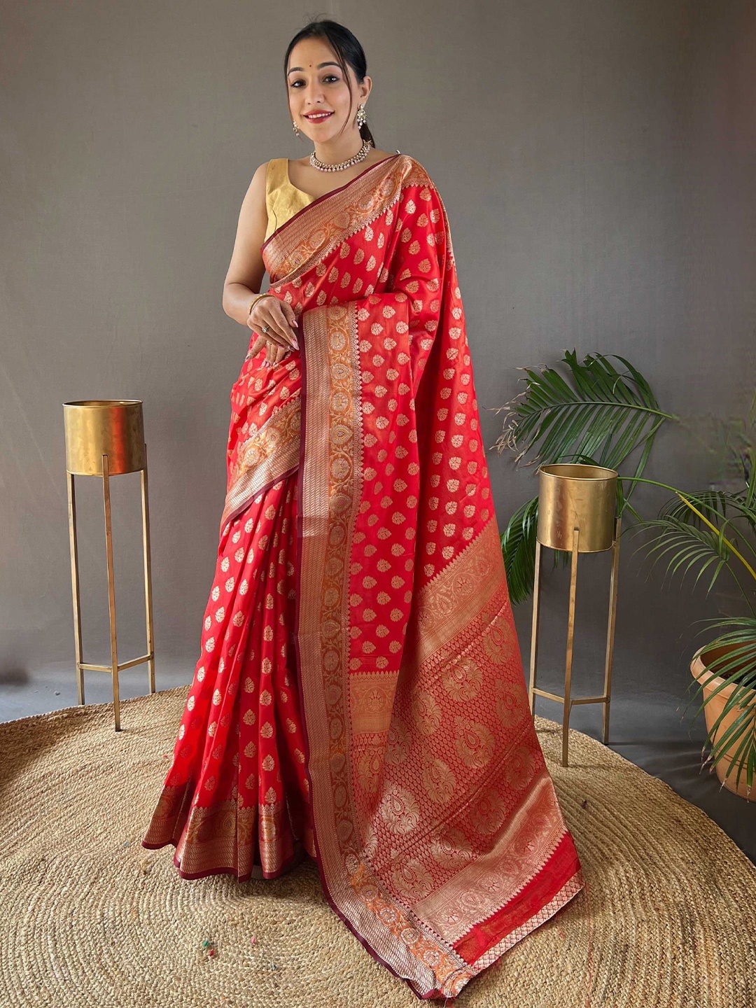 

Panzora Ethnic Motifs Woven Design Zari Banarasi Saree, Red