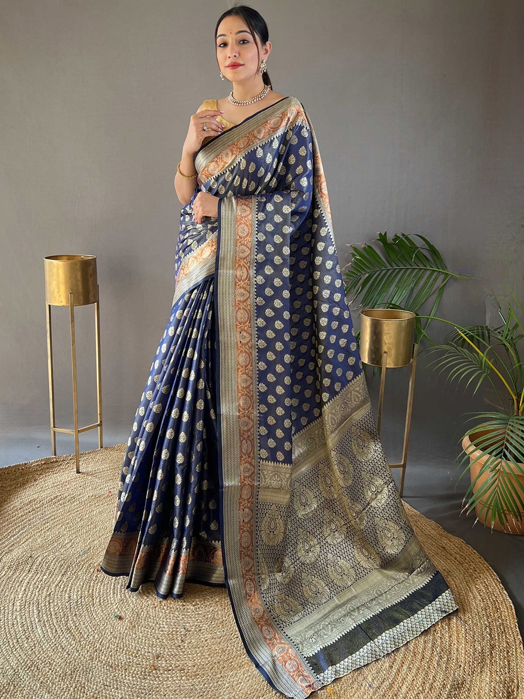 

Panzora Woven Design Zari Banarasi Saree, Navy blue