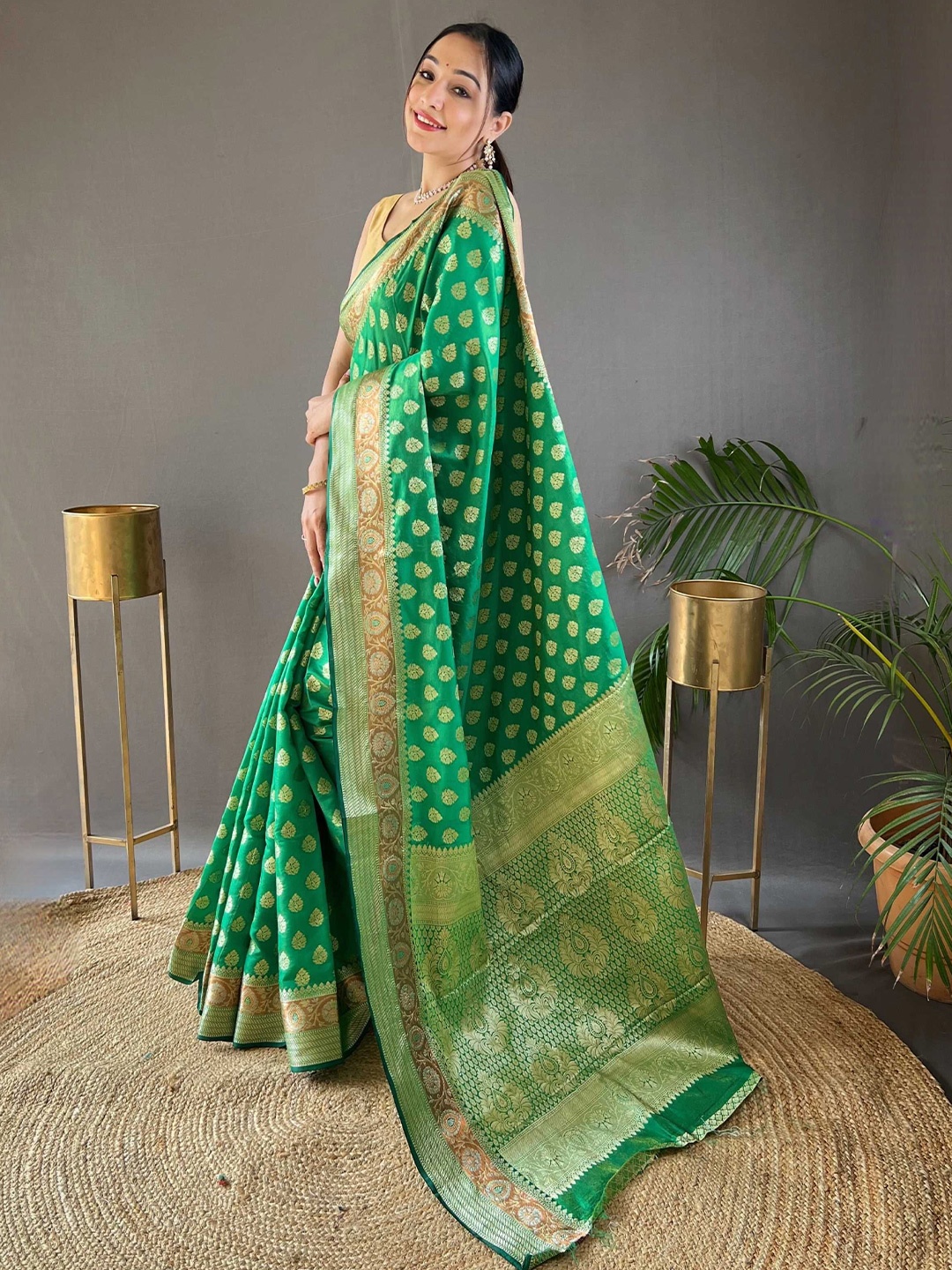 

Panzora Ethnic Motifs Zari Banarasi Saree, Green