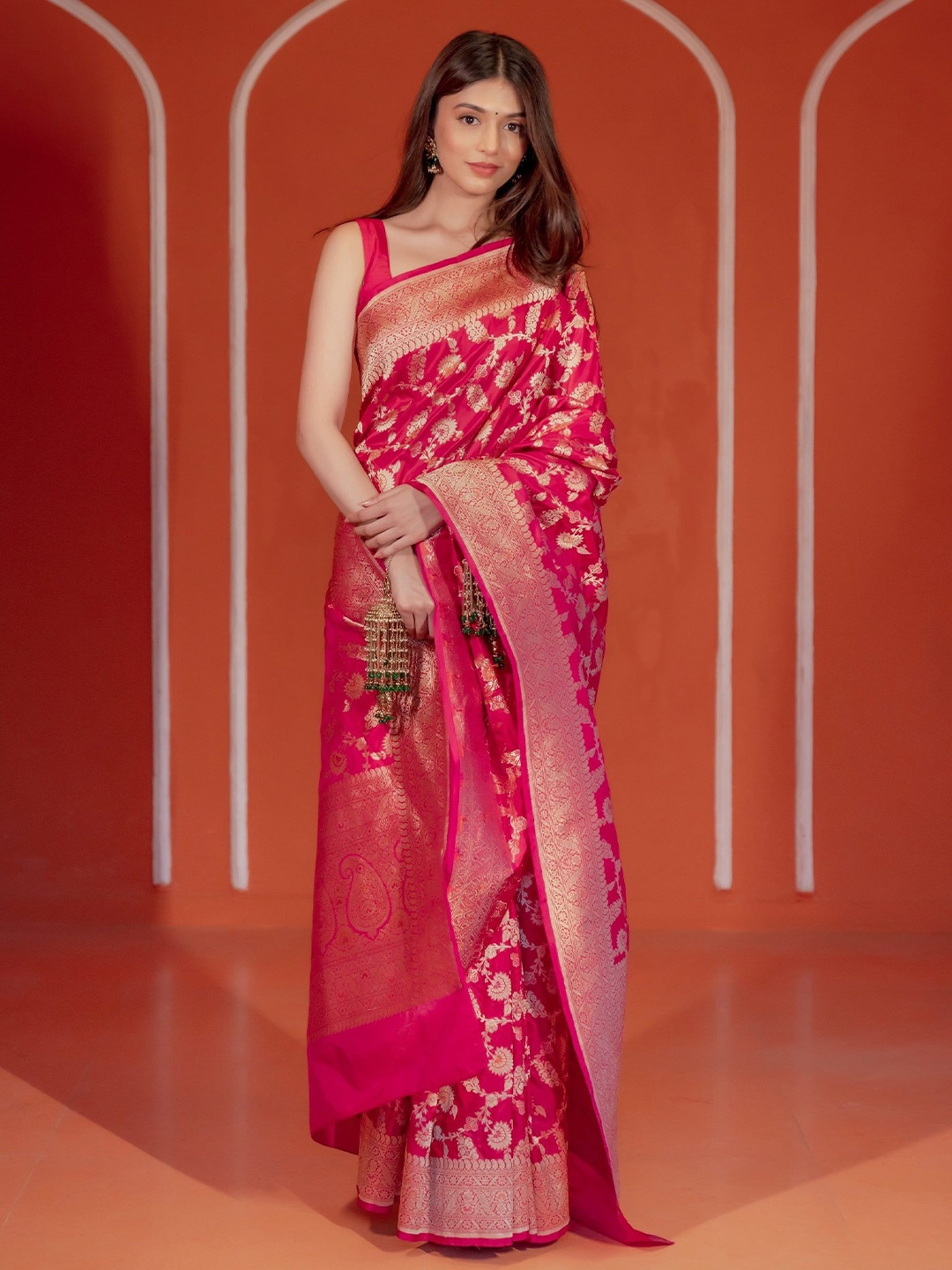 

AWRIYA Ethnic Motifs Zari Banarasi Saree, Magenta