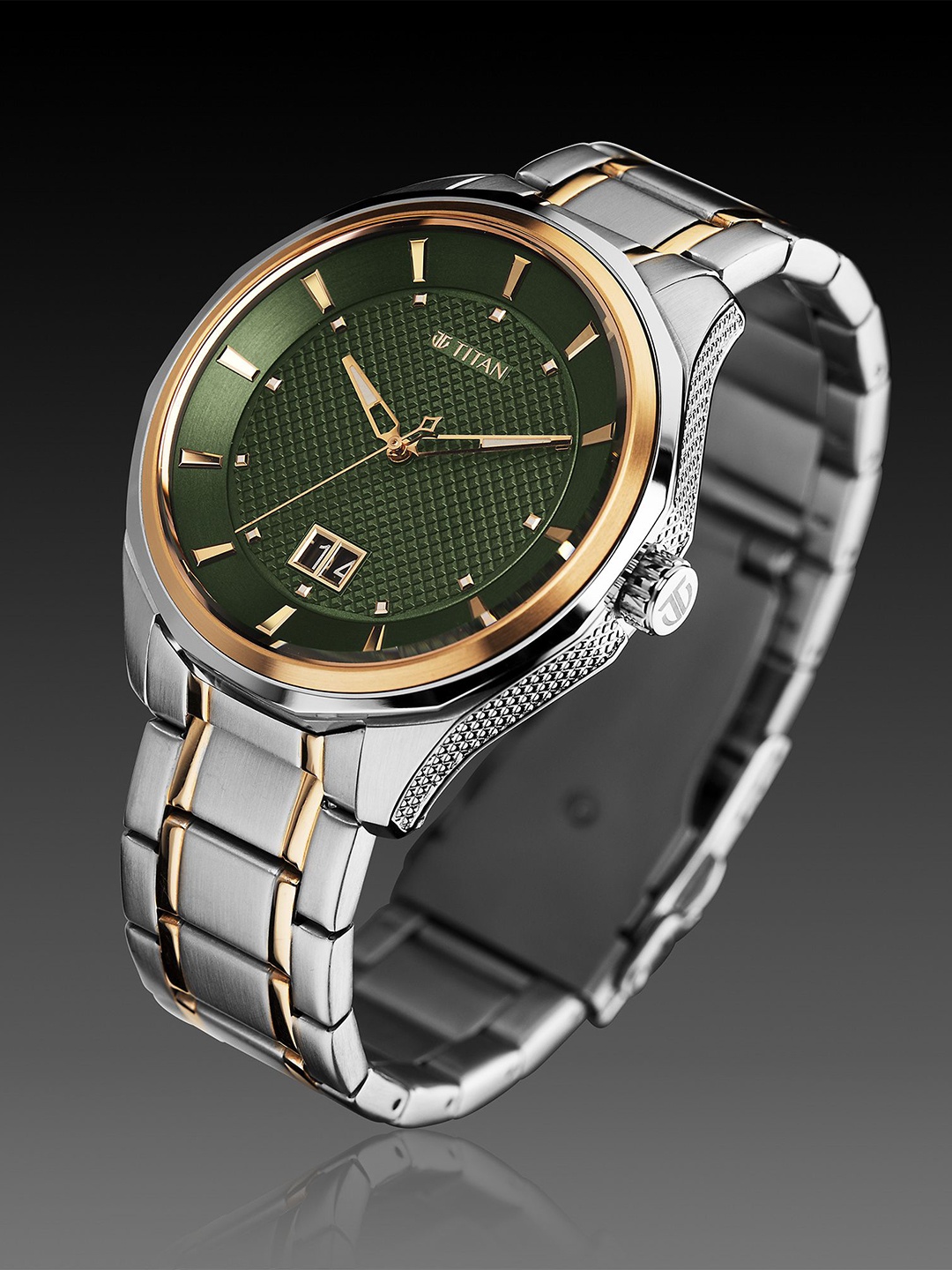 

Titan Men Dial & Stainless Steel Bracelet Style Straps Analogue Watch-1829KM06, Green