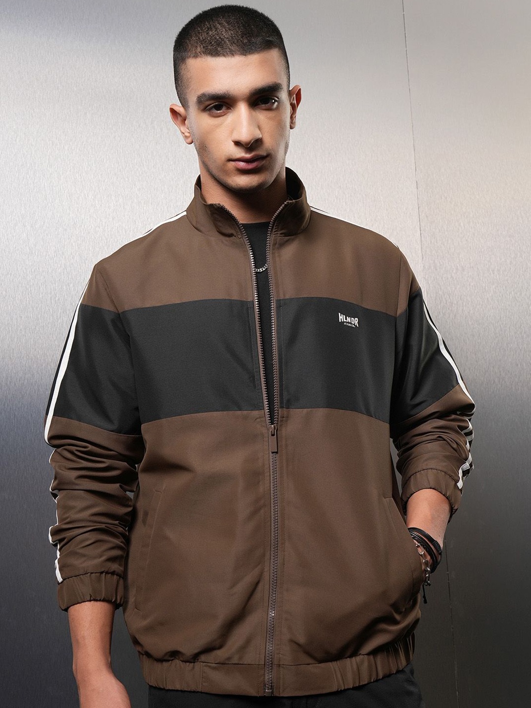 

HIGHLANDER Men Colourblocked Crop Sporty Jacket with Patchwork, Black