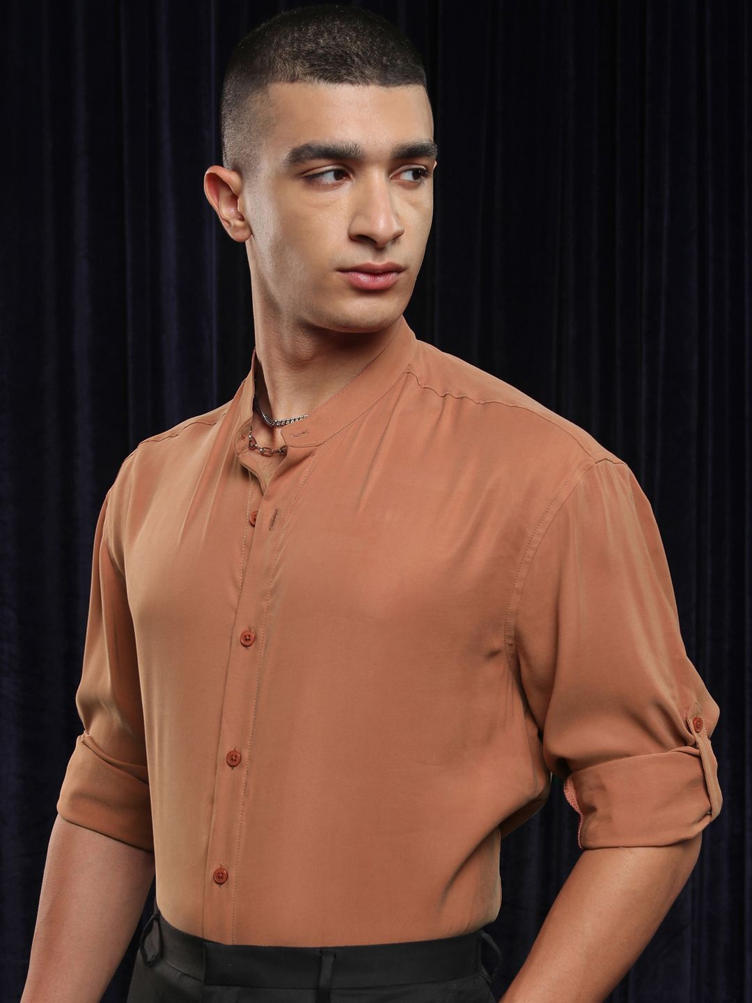 

HIGHLANDER Men Rose Solid Mandarin Collar Roll Up Sleeve Relaxed Soft Shirt, Camel brown