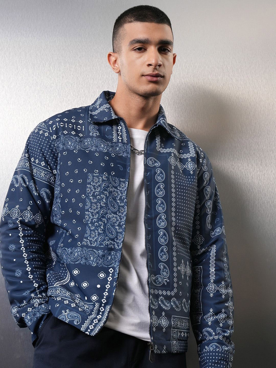 

HIGHLANDER Men Crop Denim Jacket with Patchwork, Blue