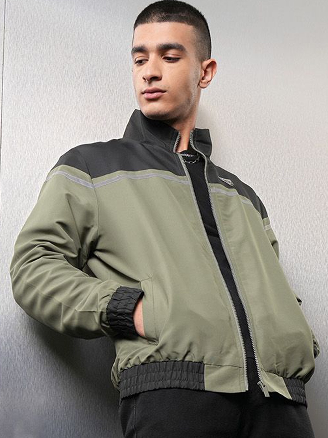 HIGHLANDER Men Colourblocked Sporty Jacket with Patchwork, Black