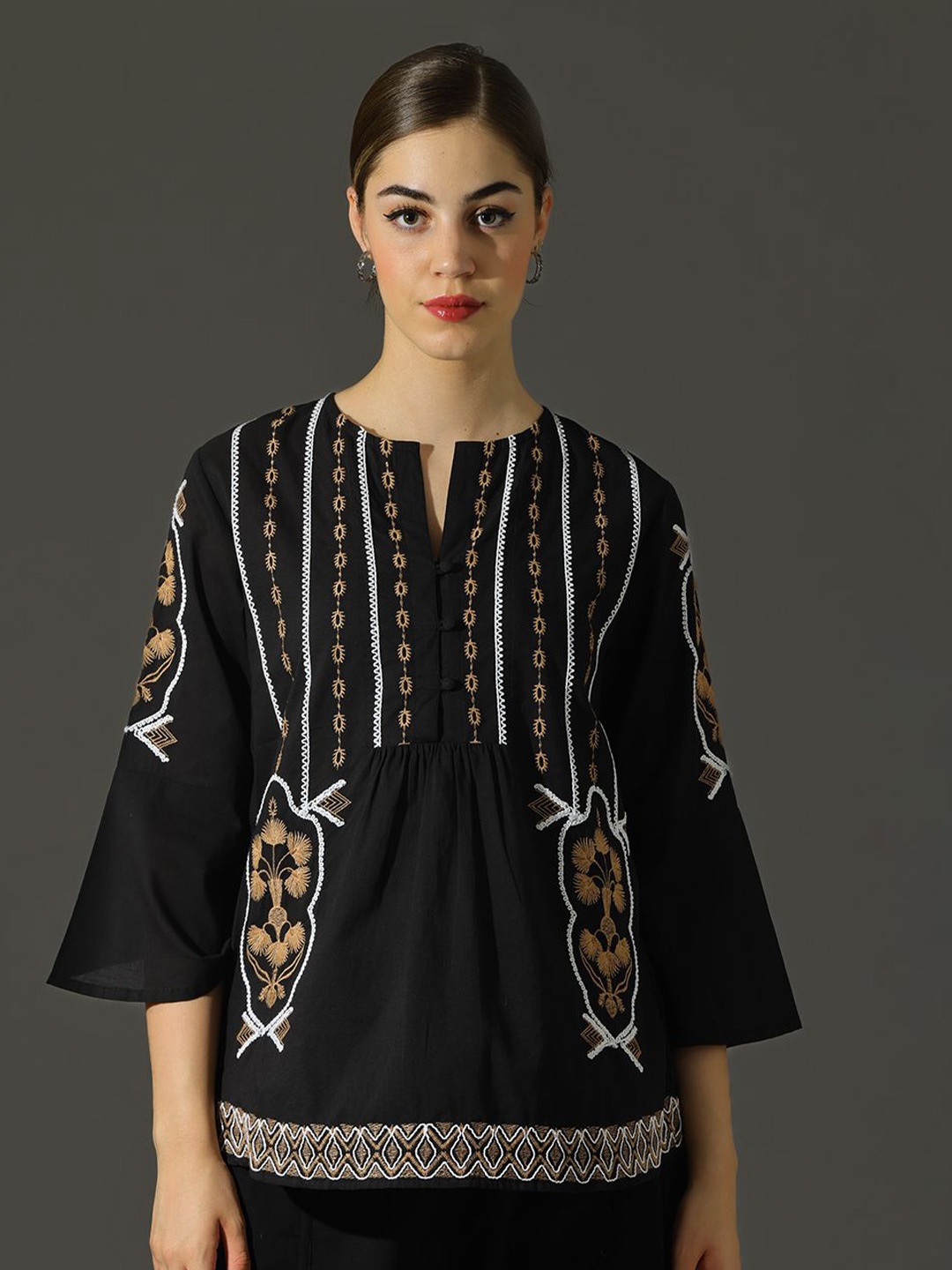 

Dora Dori Pure Cotton Embroidered Round Neck Top, Black
