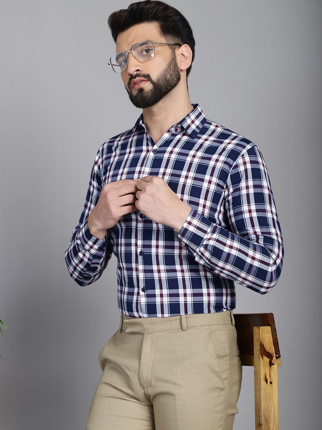 

Indian Needle Men Classic Tartan Checked Formal Shirt, Navy blue