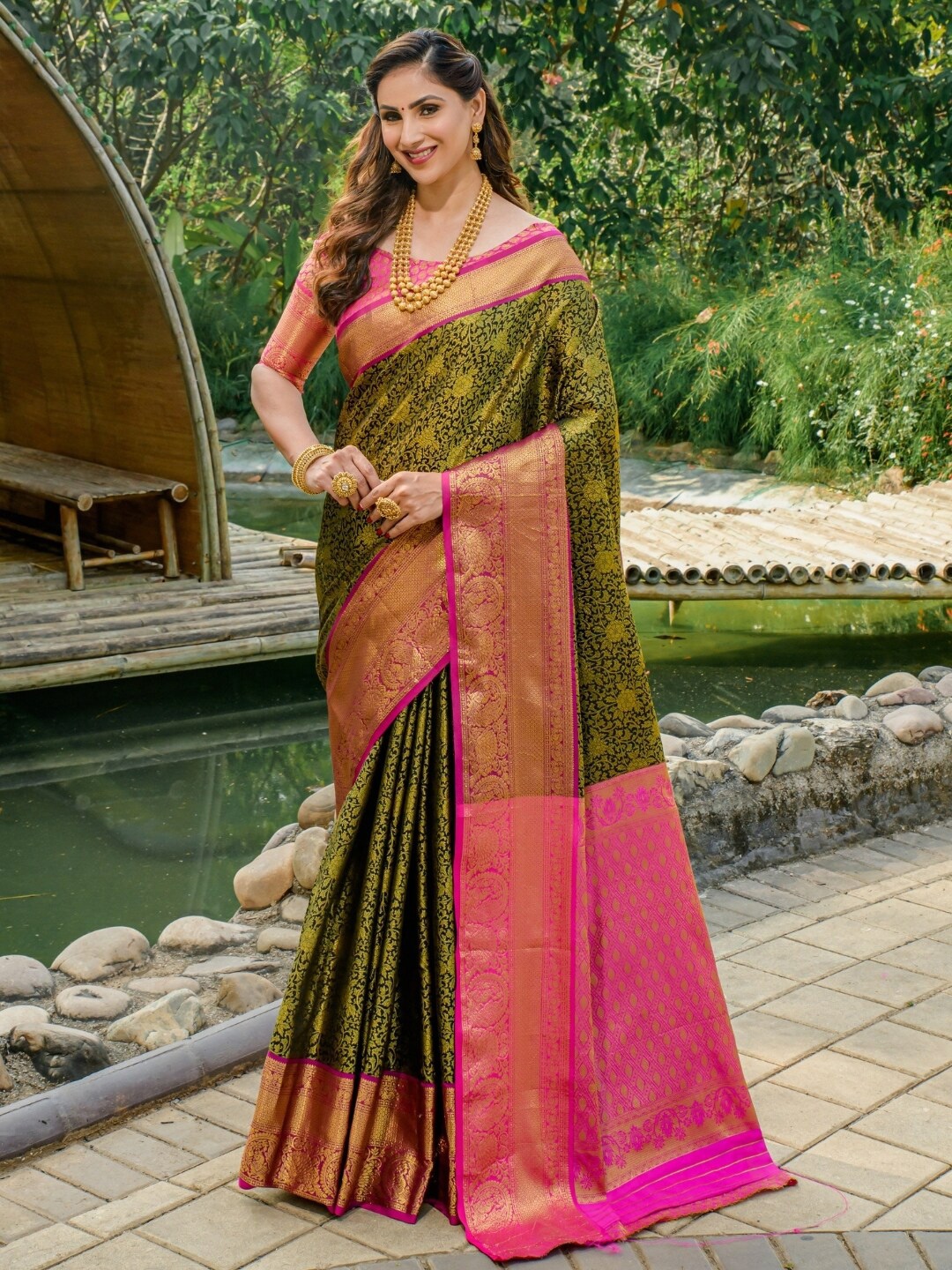 

SGF11 Ethnic Motifs Zari Wpven Design Kanjeevaram Saree, Black
