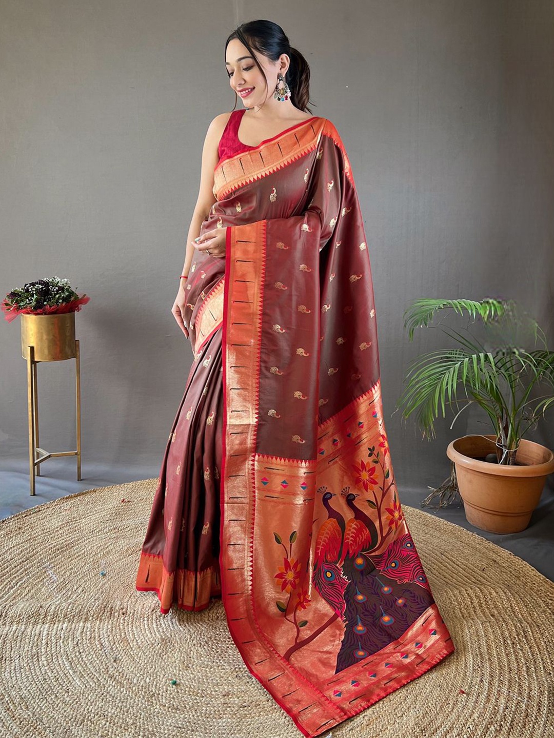 

SGF11 Ethnic Motifs Woven Design Zari Kanjeevaram Saree, Brown