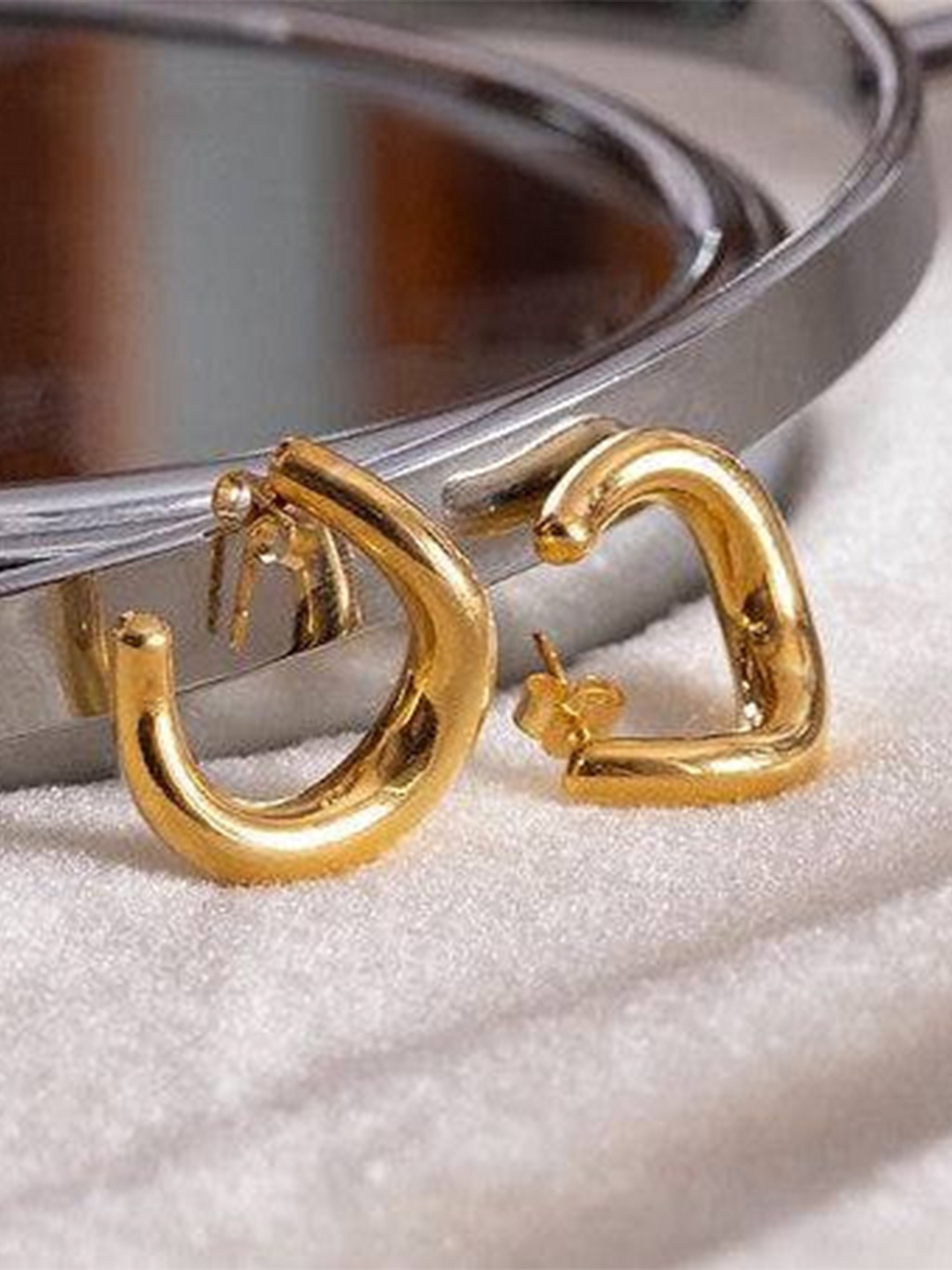 

Anushka Jain Jewellery 925 Sterling Silver Gold-Plated Half Hoop Earrings