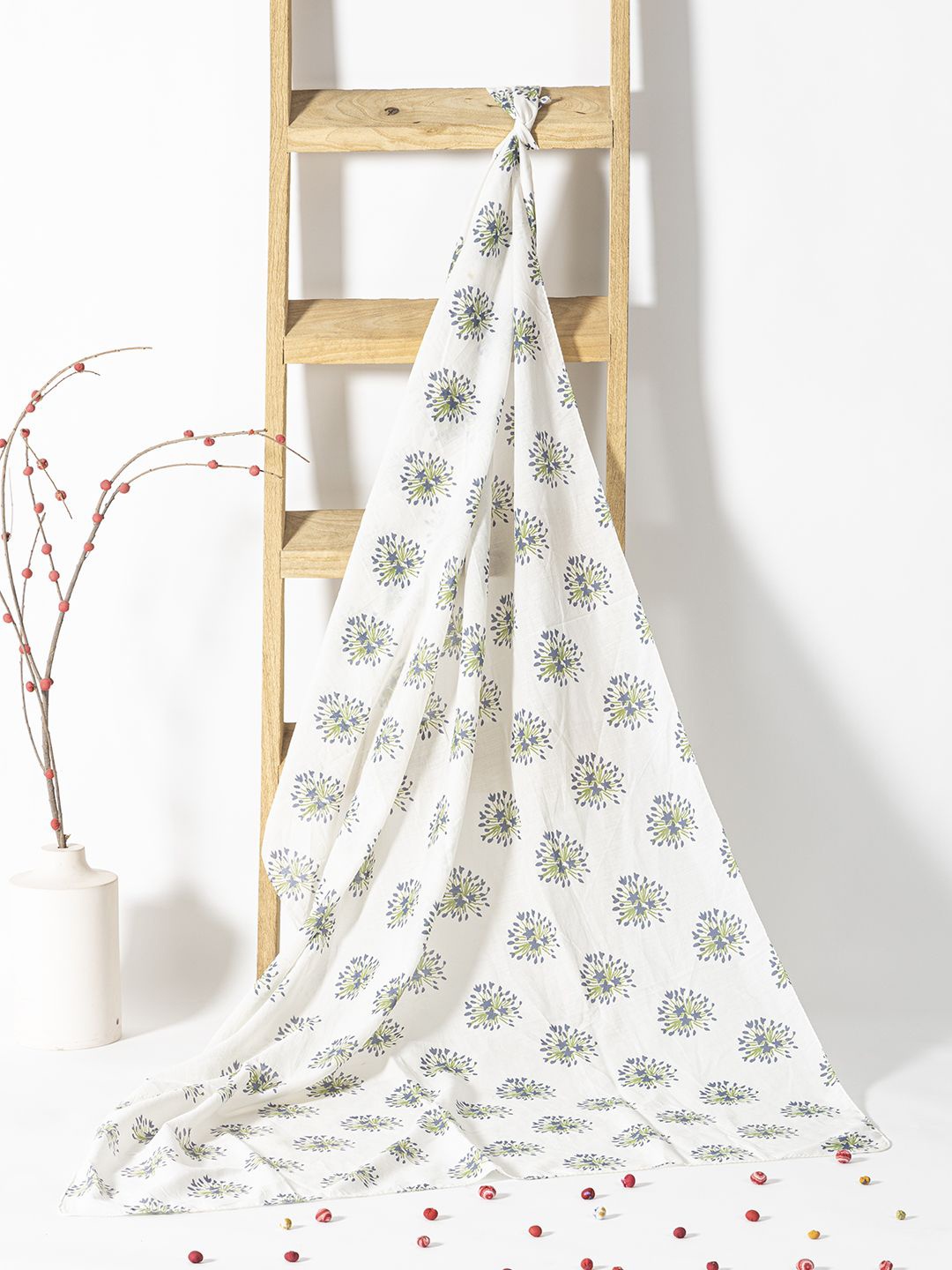 

Contrast Living Women Ethnic Motifs Printed Pure Cotton Scarf, White