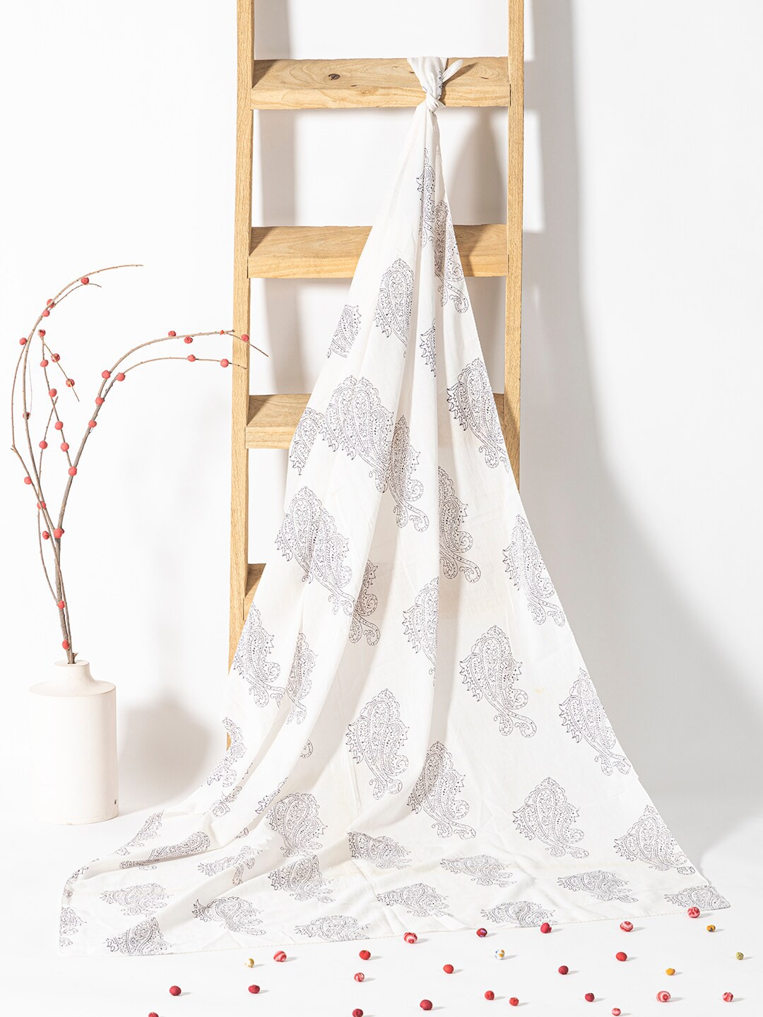 

Contrast Living Women Printed Pure Cotton Scarf, White