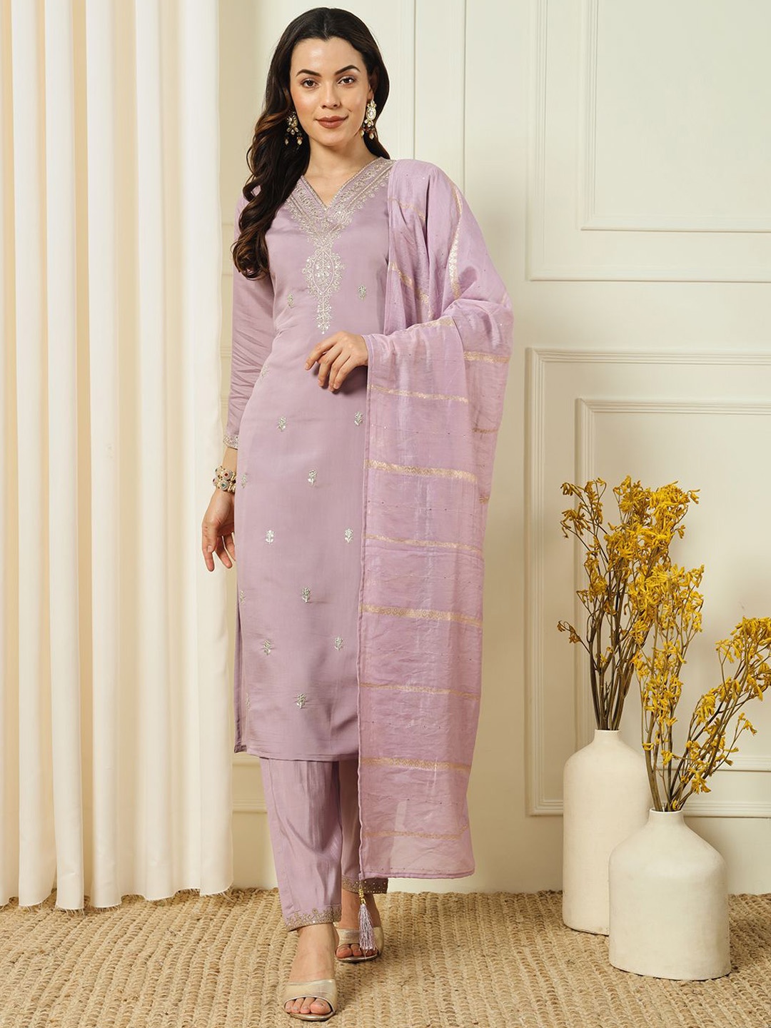 

MORLY Floral Embroidered Regular Sequinned Straight Kurta With Trousers & Dupatta, Lavender