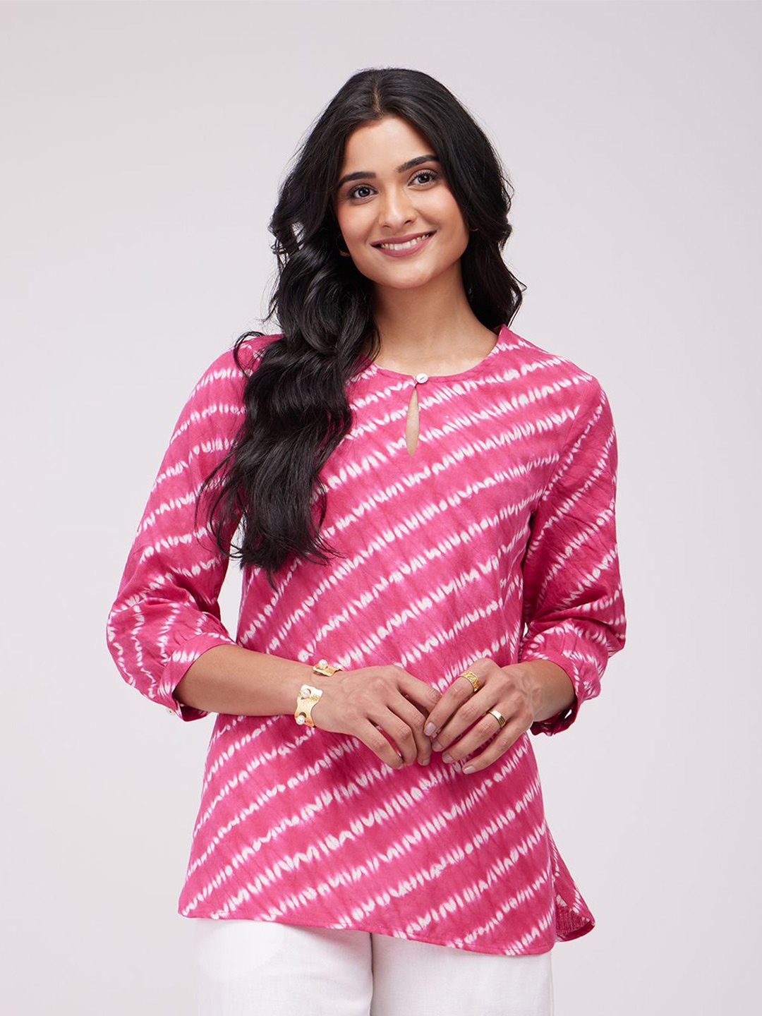 

Pink Fort Geometric Print Keyhole Neck Roll-Up Sleeves Cotton Top