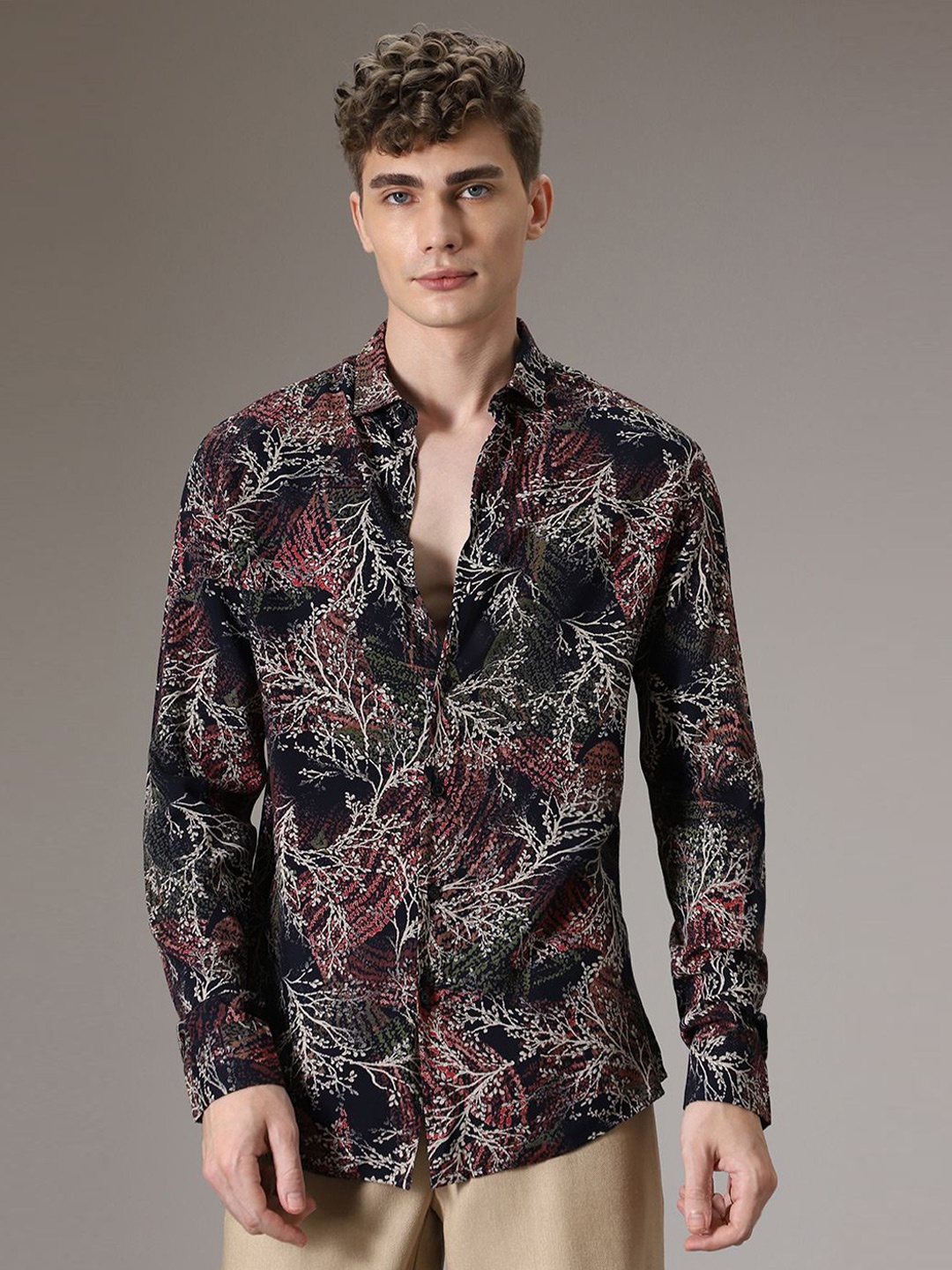 

Banana Club Men Classic Floral Printed Spread Collar Casual Shirt, Black