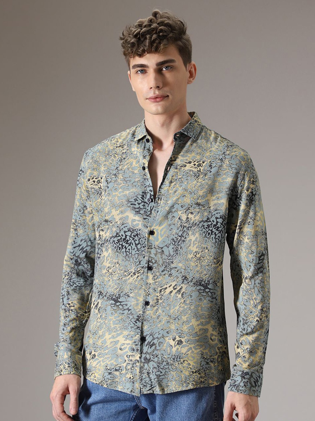 

Banana Club Men Classic Abstract Printed Spread Collar Casual Shirt, Blue