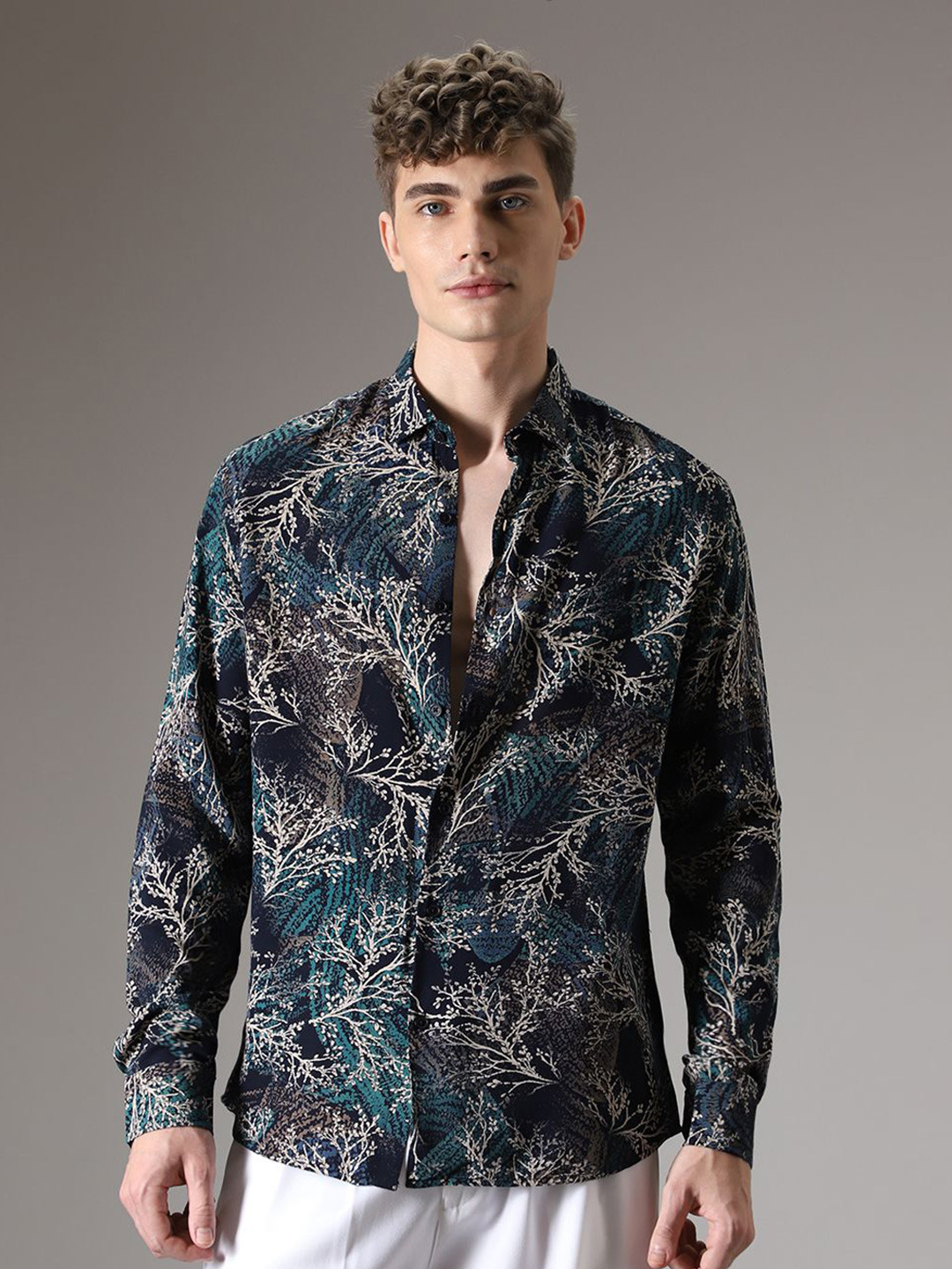 

Banana Club Men Classic Floral Printed Spread Collar Casual Shirt, Navy blue