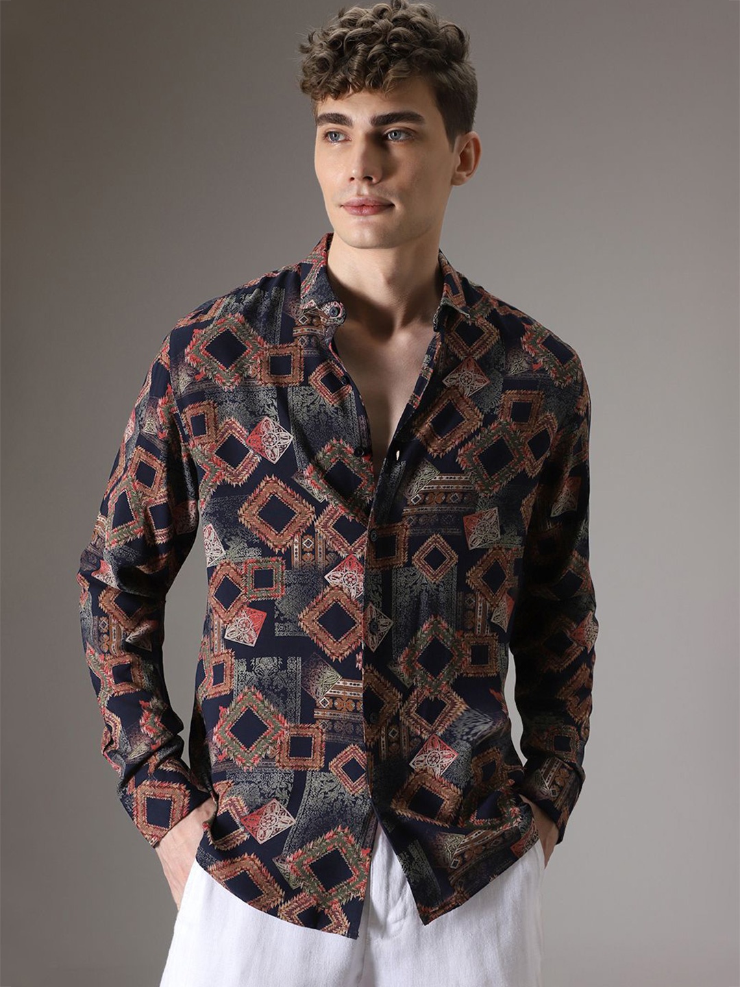 

Banana Club Men Classic Geometric Printed Cutaway Collar Casual Shirt, Navy blue
