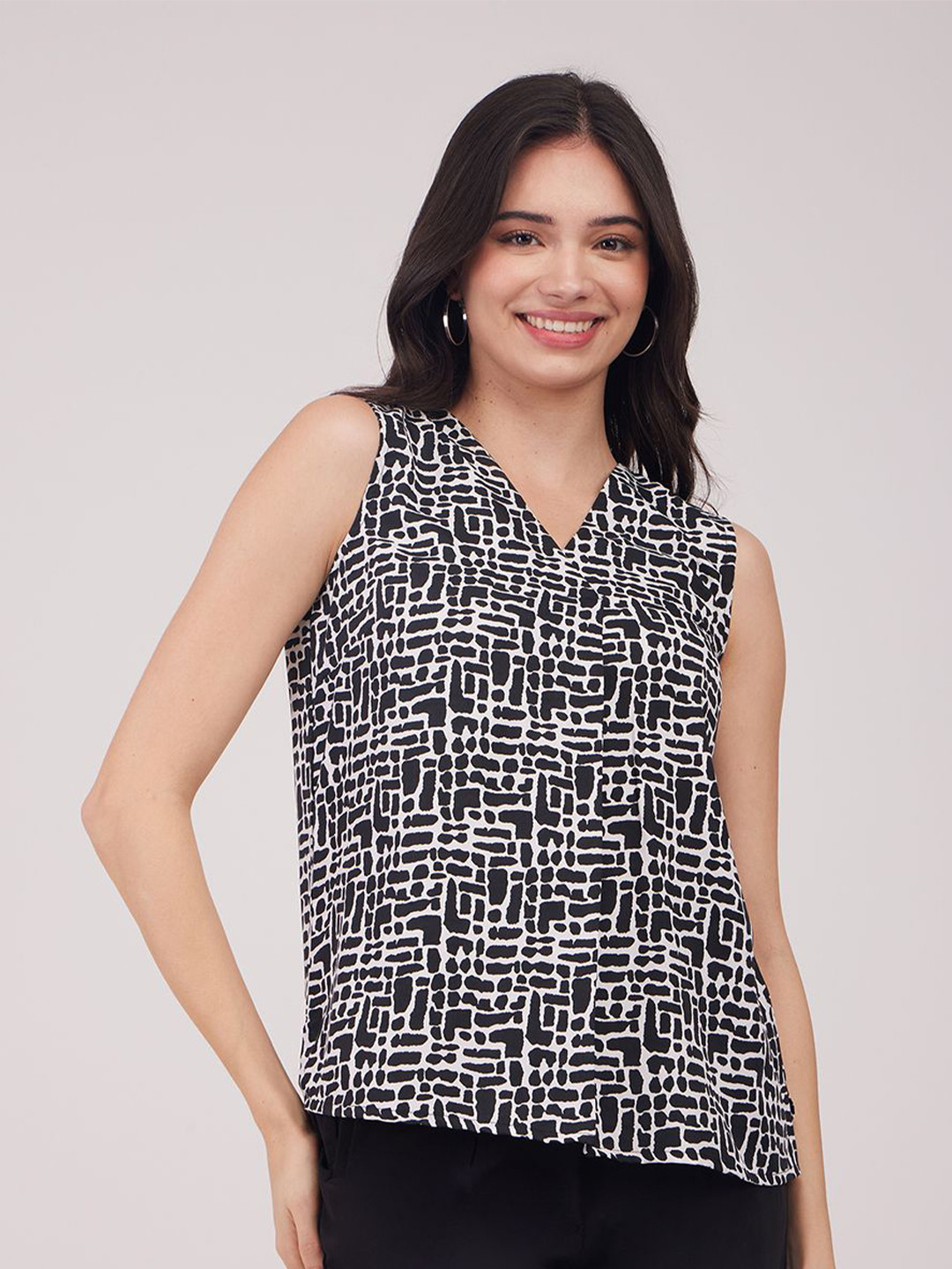 

FableStreet Monochrome V-Neck Abstract Printed Top, Black