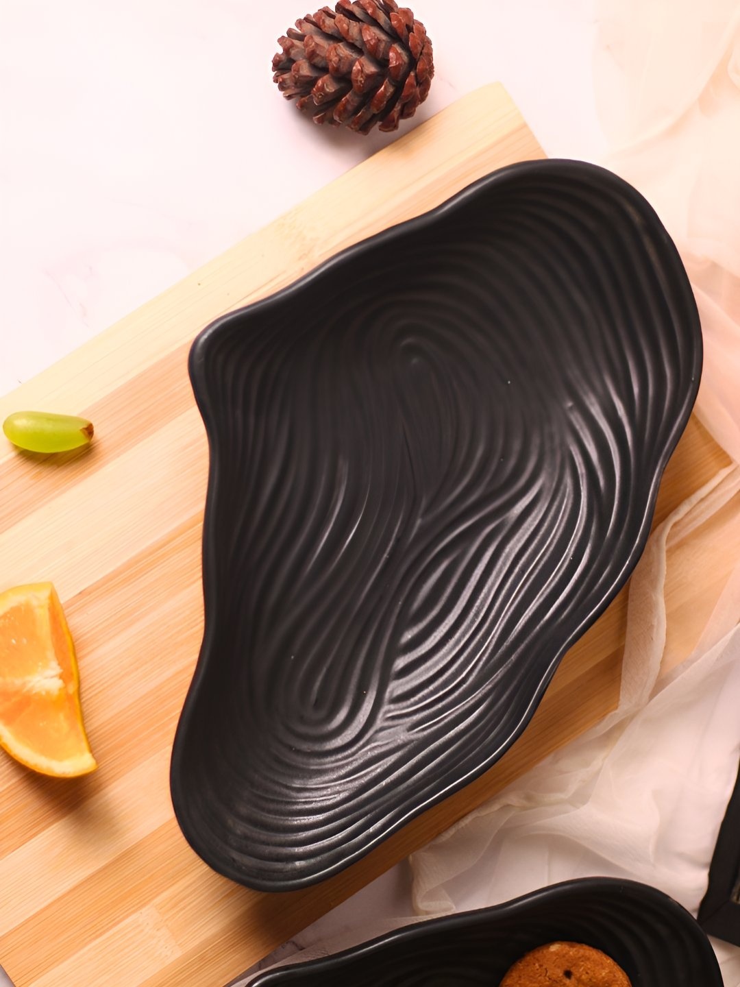 

WEAVING HOMES Black Textured Dishwasher Safe Ceramic Bowl