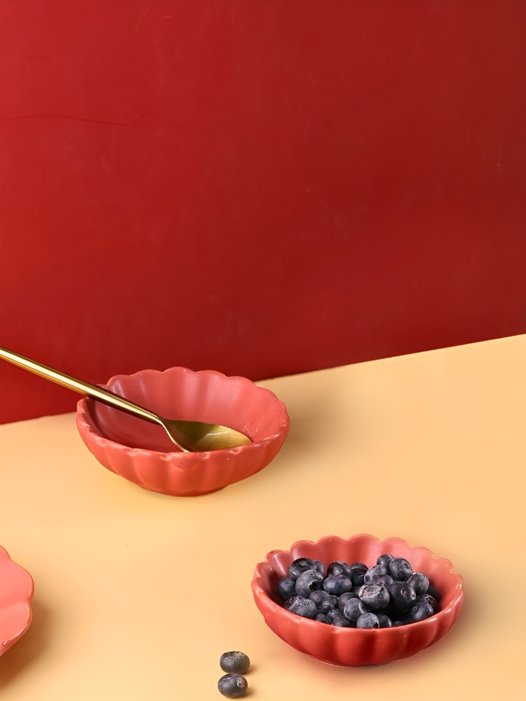 

WEAVING HOMES Red 2 Pieces Textured Dishwasher Safe Ceramic Serving Bowl