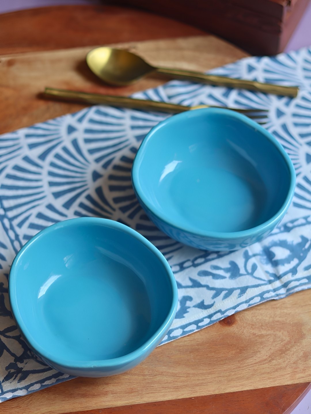 

WEAVING HOMES Blue 2 Pieces Microwave Safe Glossy Ceramic Serving Bowls