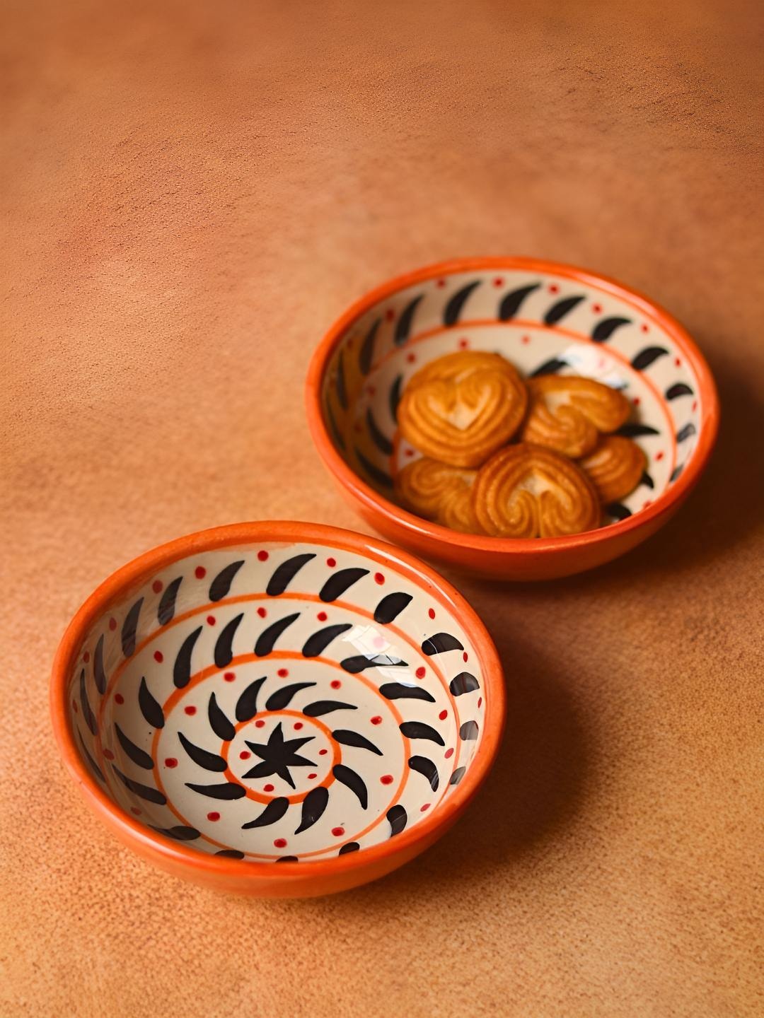 

WEAVING HOMES Orange & Black 2 Pieces Printed Microwave Safe Glossy Ceramic Serving Bowls