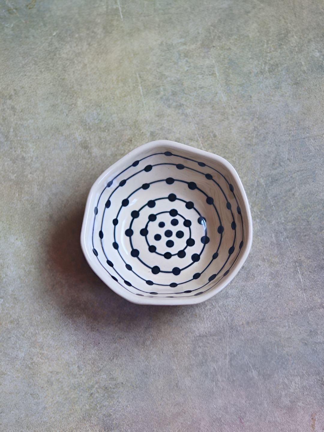

WEAVING HOMES White & Black Textured Ceramic Glossy Finished Serving Bowl