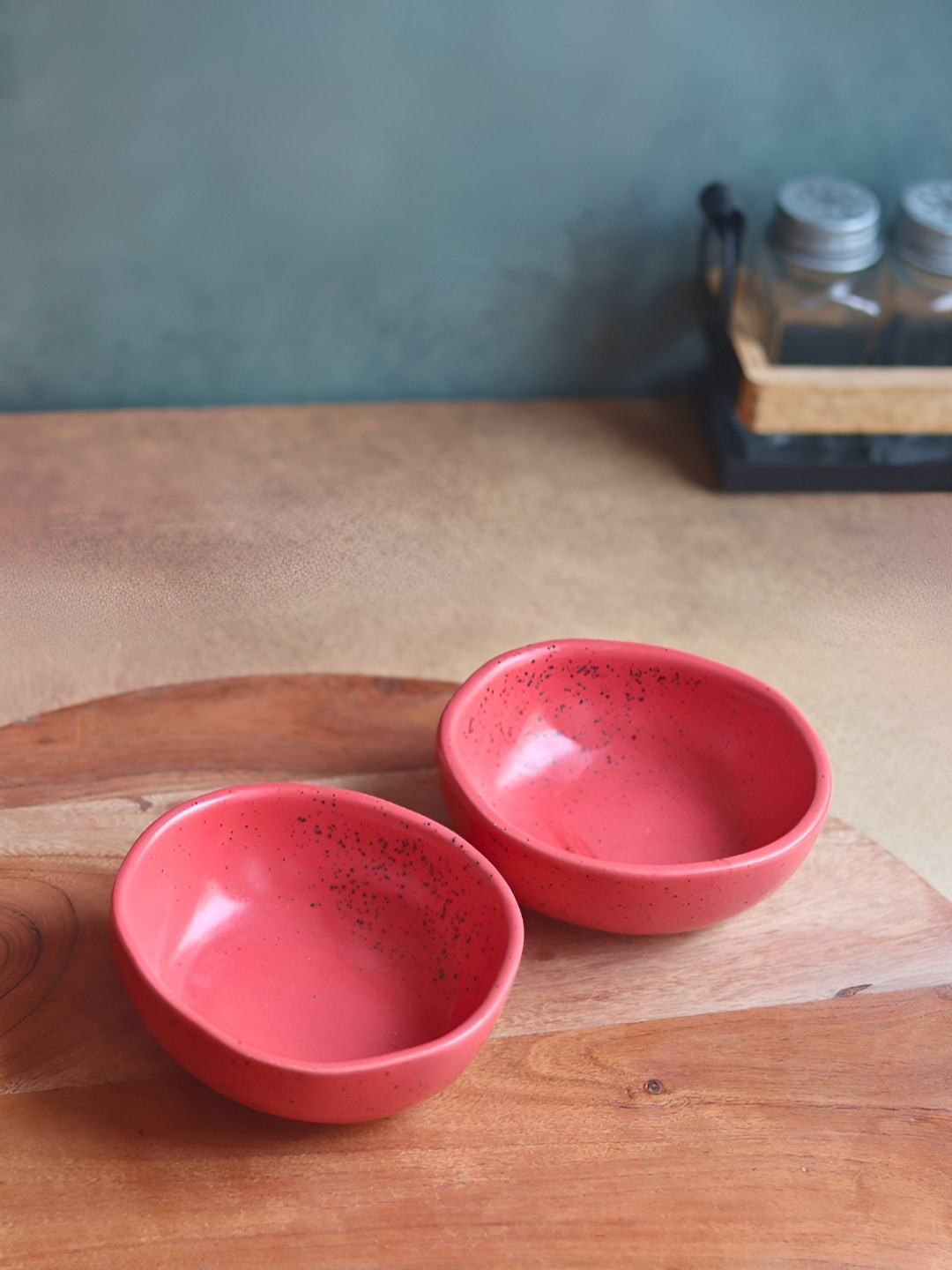 

WEAVING HOMES Red & Black 2 Pieces Microwave Safe Glossy Ceramic Serving Bowls