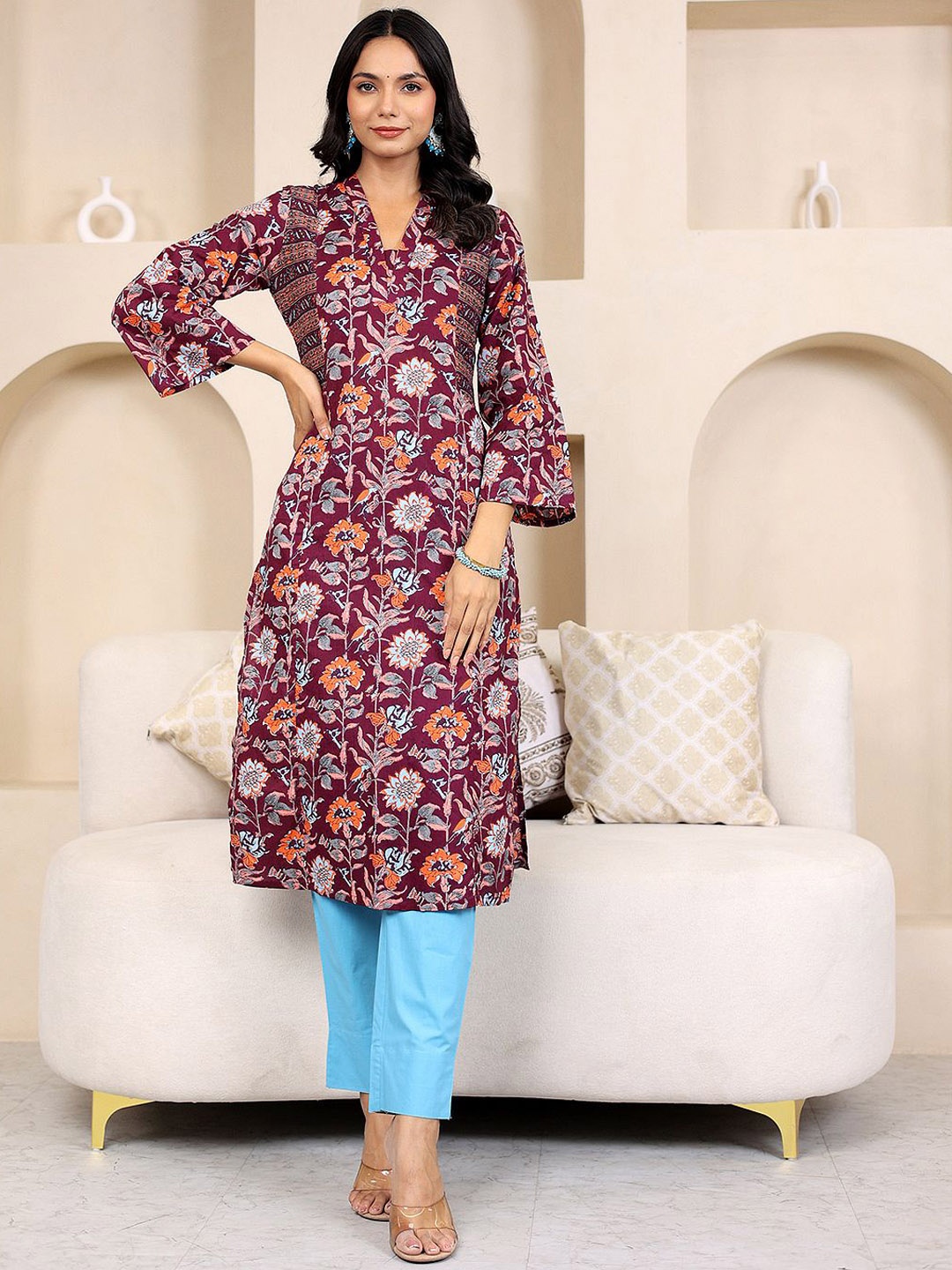 

GULAB CHAND TRENDS Floral Printed V-Neck Pure Cotton Straight Kurta, Purple