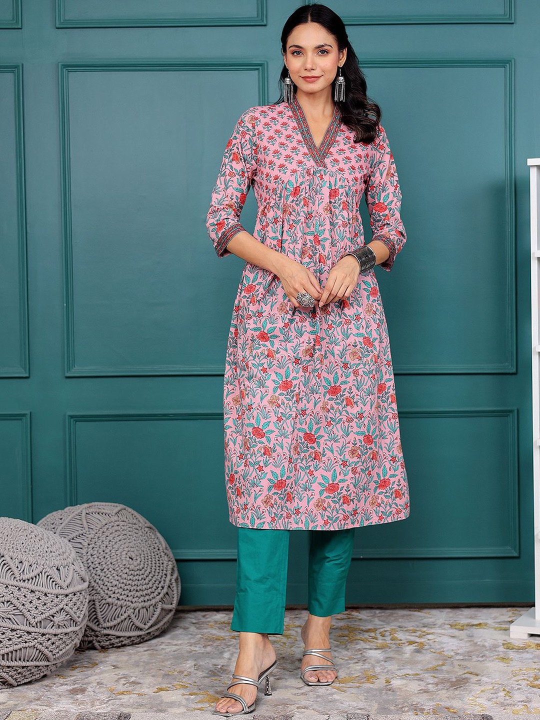 

GULAB CHAND TRENDS Floral Printed V-Neck Pure Cotton A-Line Empire Kurta, Pink