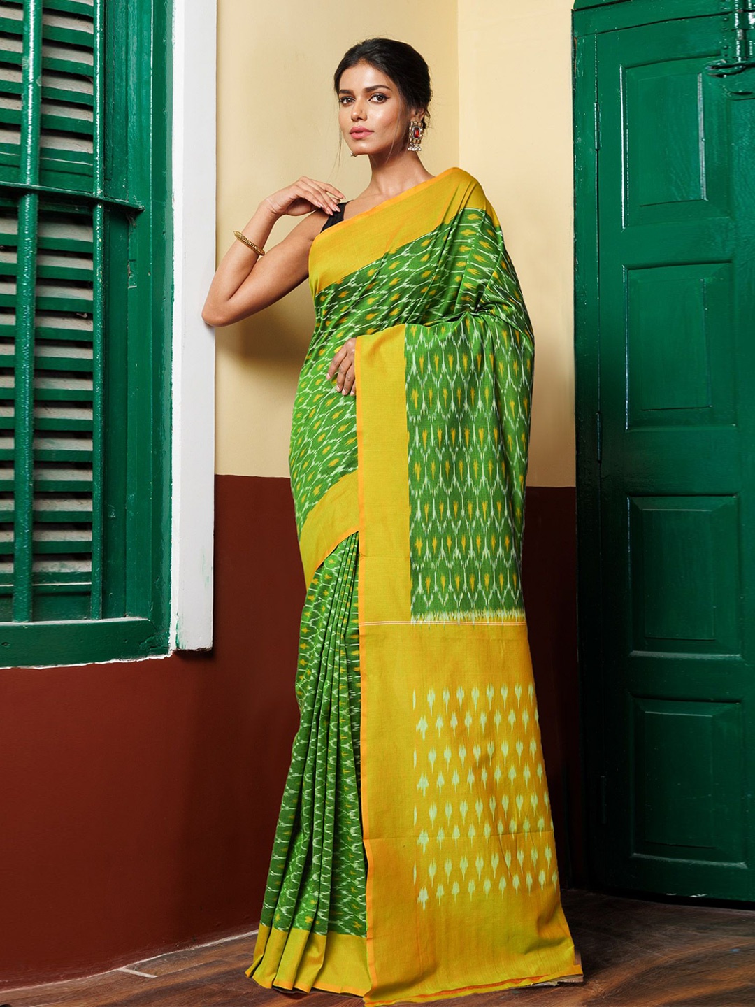 

Unnati Silks Ethnic Motifs Handloom Pochampally Saree, Green