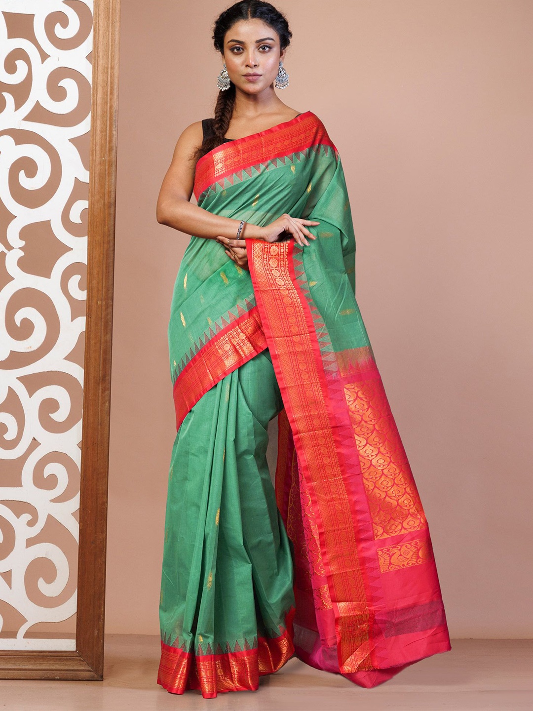 

Unnati Silks Ethnic Motifs Zari Pure Cotton Handloom Gadwal Saree, Green