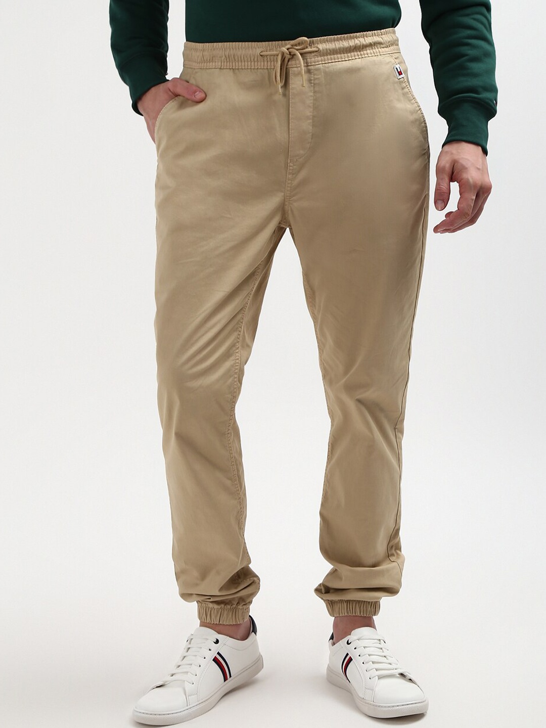 

Tommy Hilfiger Men Slim Fit Mid Rise Jogger, Beige