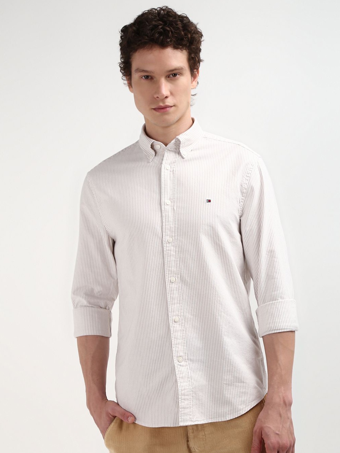 

Tommy Hilfiger Men Solid Spread Collar Casual Shirt, White
