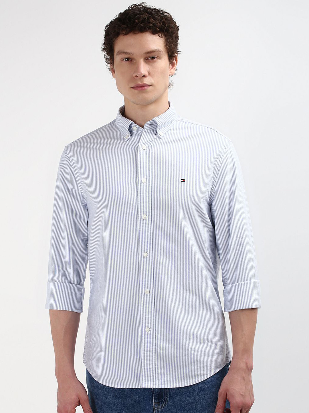 

Tommy Hilfiger Men Solid Spread Collar Casual Shirt, Blue