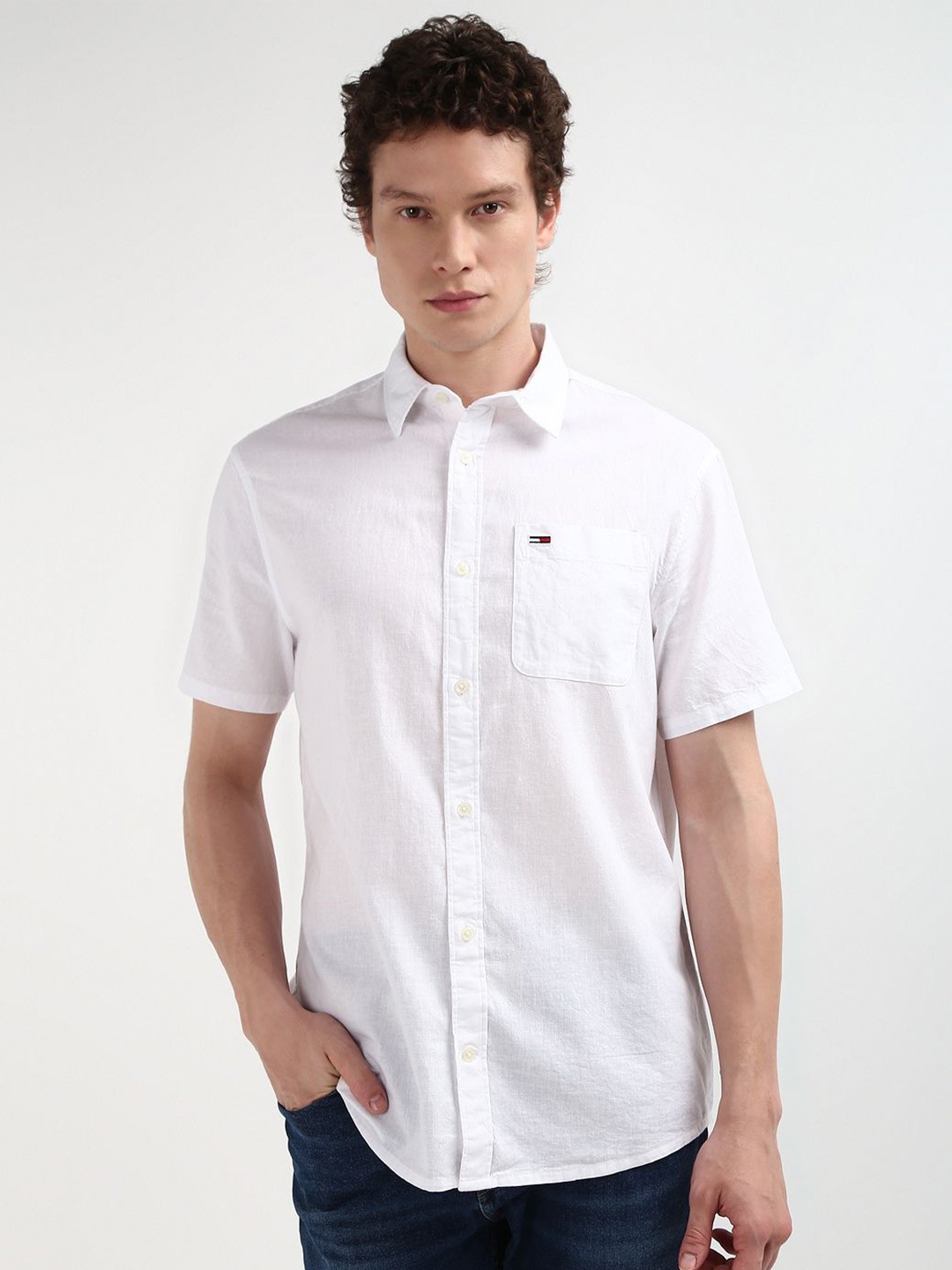 

Tommy Hilfiger Men Solid Spread Collar Casual Shirt, White