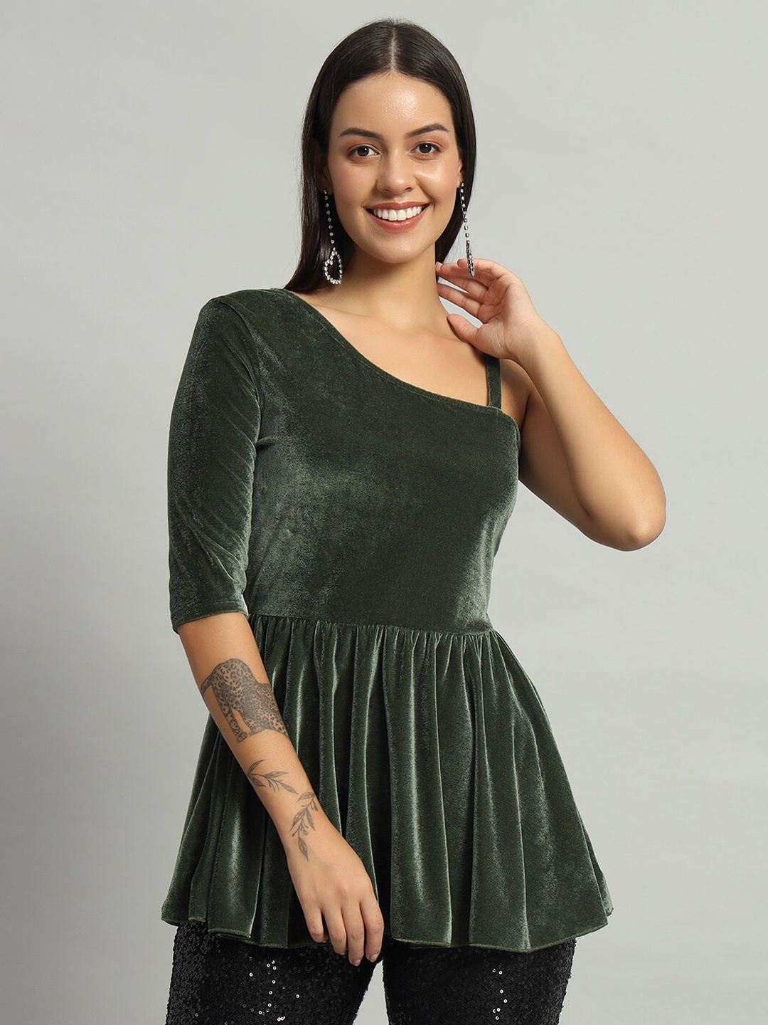 

VAARARO Solid One Shoulder Velvet Peplum Top, Olive
