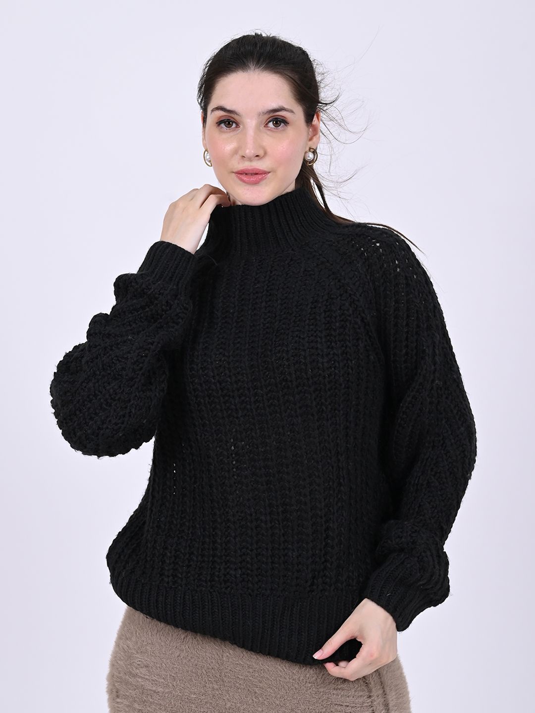 

NoBarr Women Cable Knit Pullover, Black