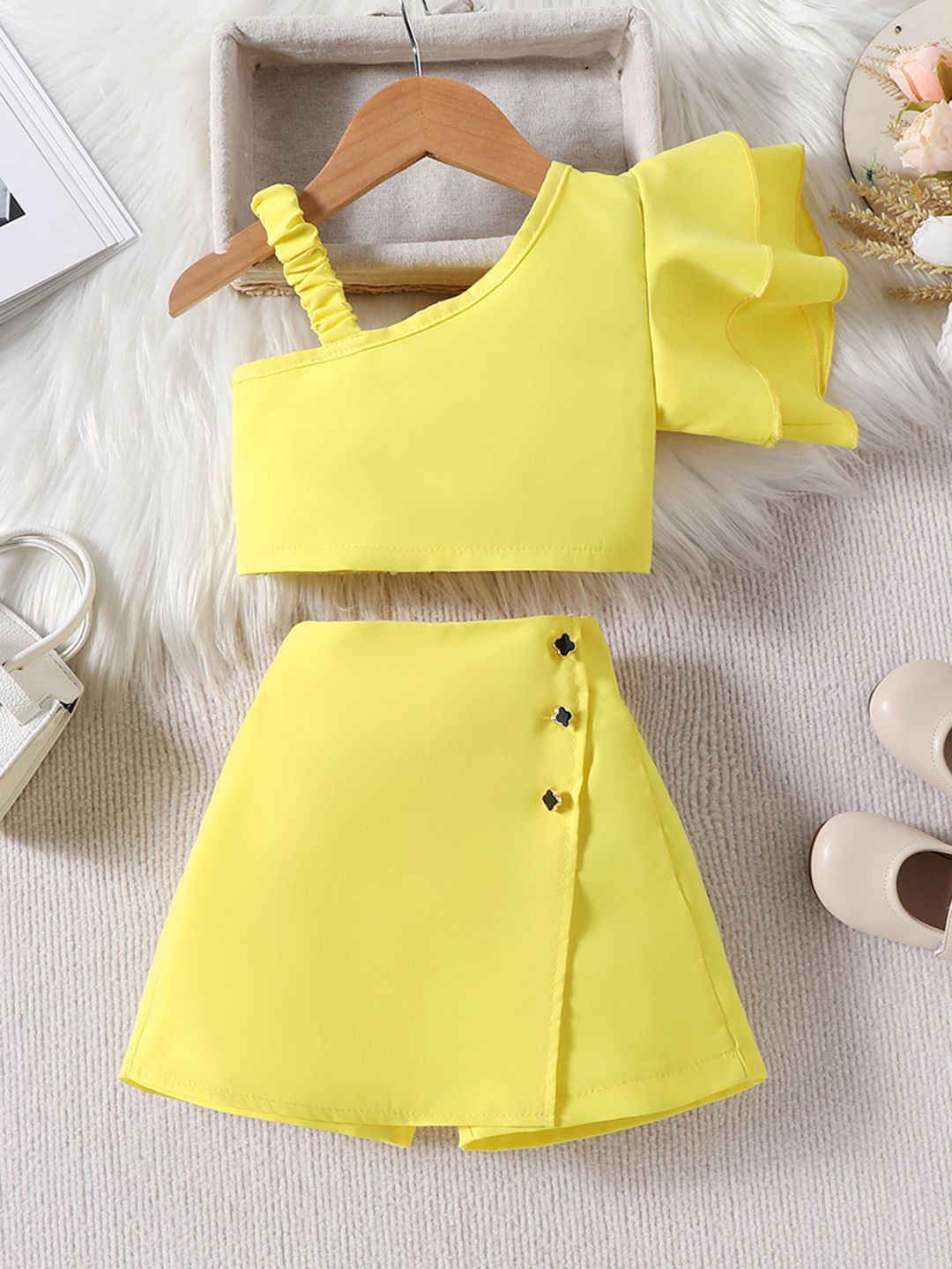 

INCLUD Girls Top with Shorts, Yellow