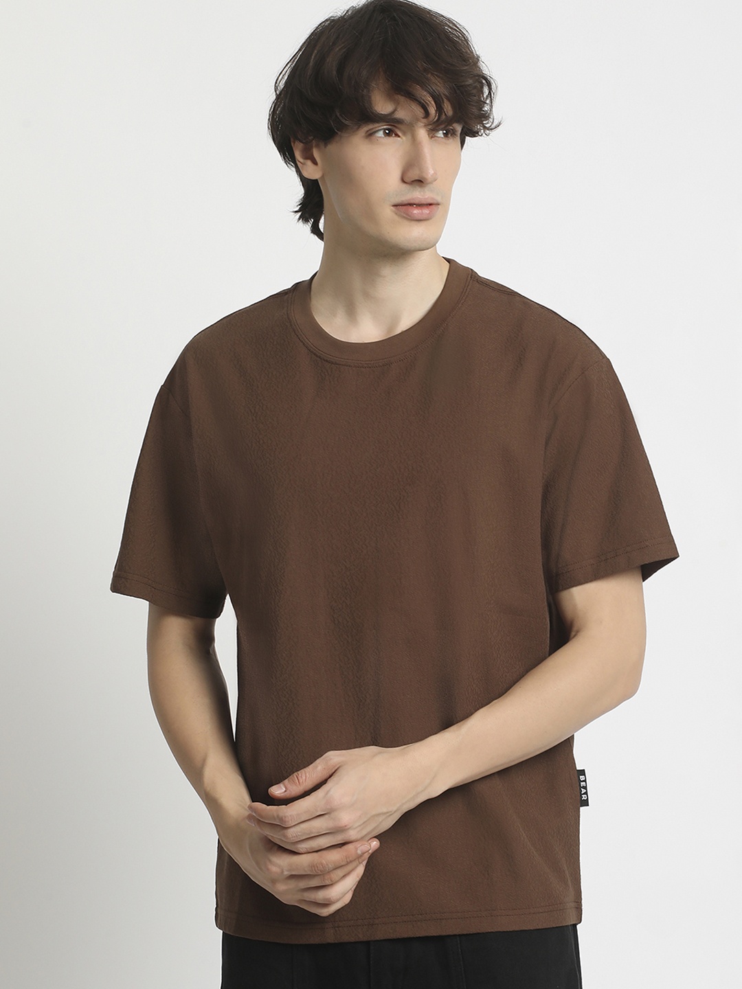 

THE BEAR HOUSE Men Solid Drop-Shoulder Sleeves Tshirt, Brown