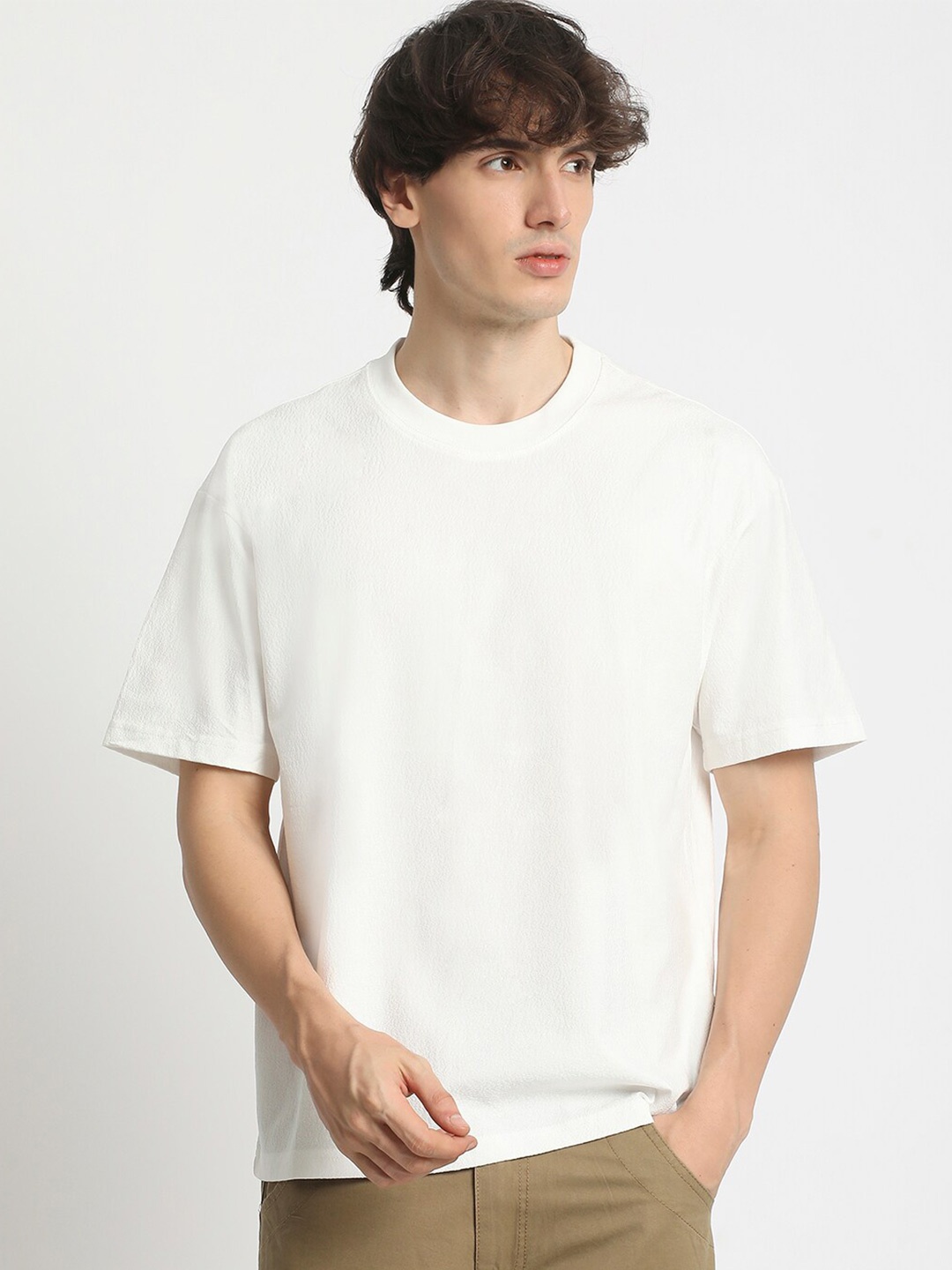 

THE BEAR HOUSE Men Round Neck Solid T-shirt, White
